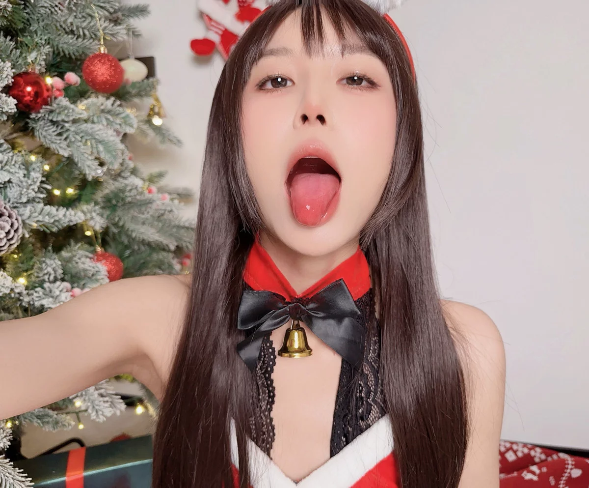Coser美女布丁大法圣诞兔主题性感红色短裙套装配闪亮黑丝秀翘臀美腿诱惑写真76P