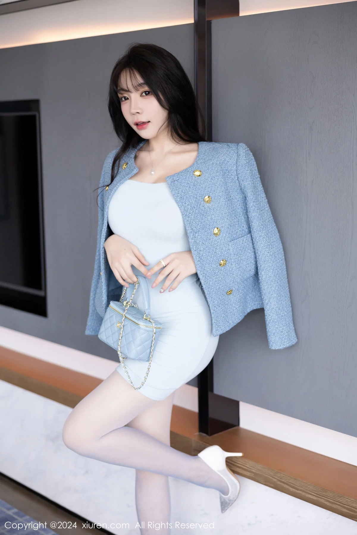 XiuRen第7976期_女神徐莉芝Booty淡蓝连衣短裙+白色蕾丝内衣秀曼妙身姿诱惑写真90P