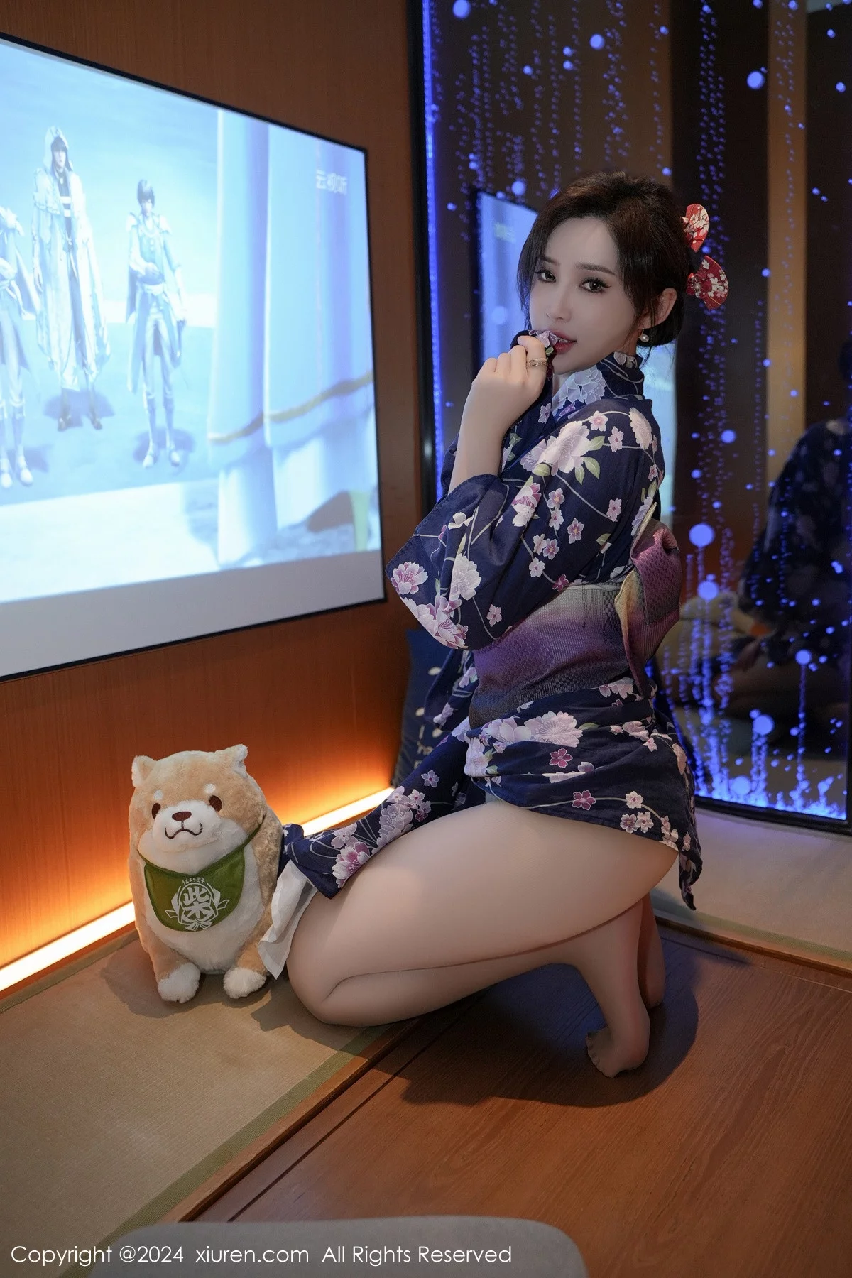 XiuRen第7975期_女神Carol周妍希深蓝色日式和服配超薄肉丝秀丰满身材诱惑写真70P