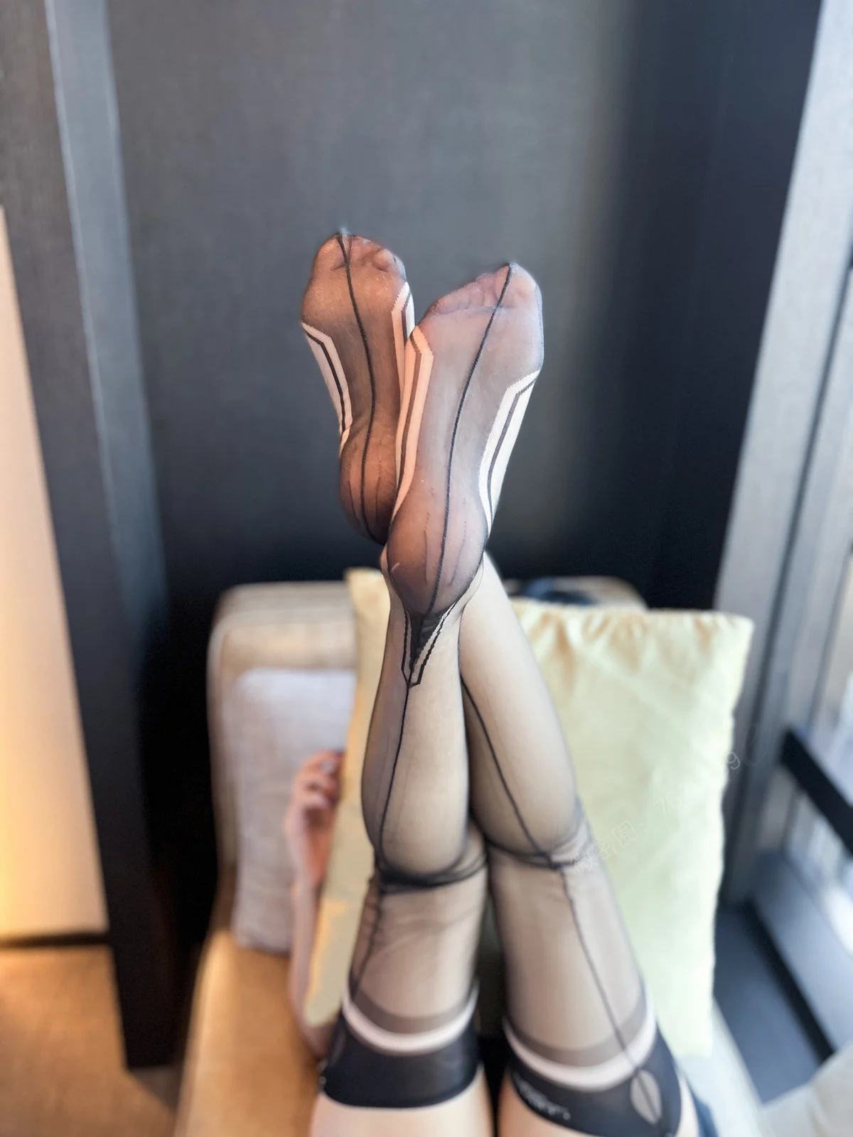 网络美女安乔乔儿cervin无弹力主题性感黑色内衣配黑丝吊袜秀完美身材诱惑写真109P