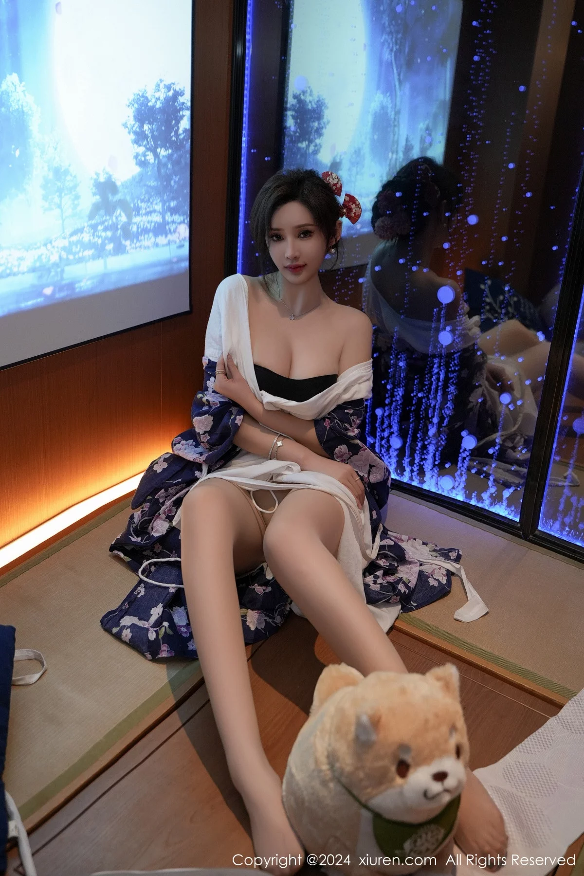 XiuRen第7975期_女神Carol周妍希深蓝色日式和服配超薄肉丝秀丰满身材诱惑写真70P