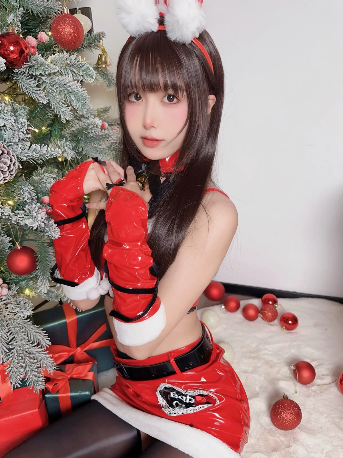 Coser美女布丁大法圣诞兔主题性感红色短裙套装配闪亮黑丝秀翘臀美腿诱惑写真76P
