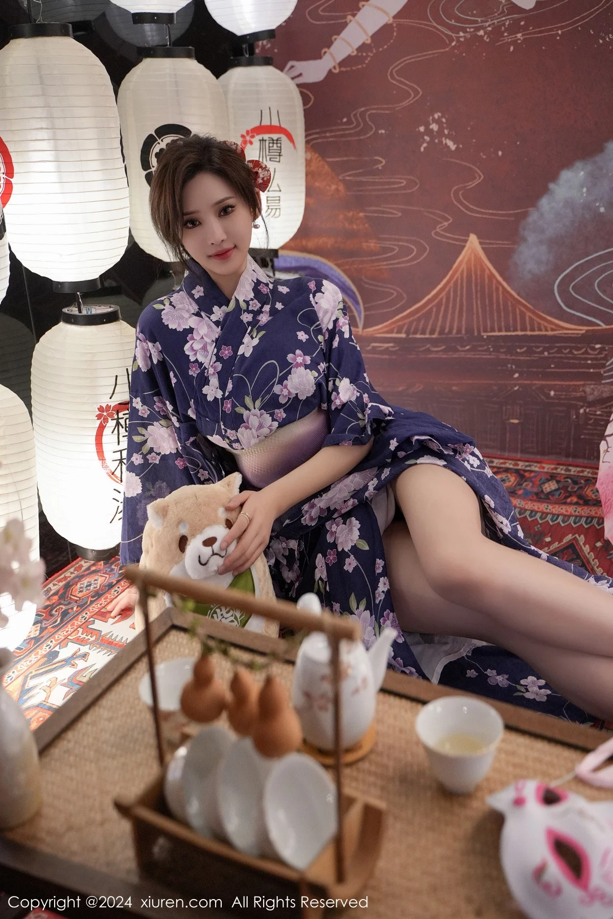 XiuRen第7975期_女神Carol周妍希深蓝色日式和服配超薄肉丝秀丰满身材诱惑写真70P