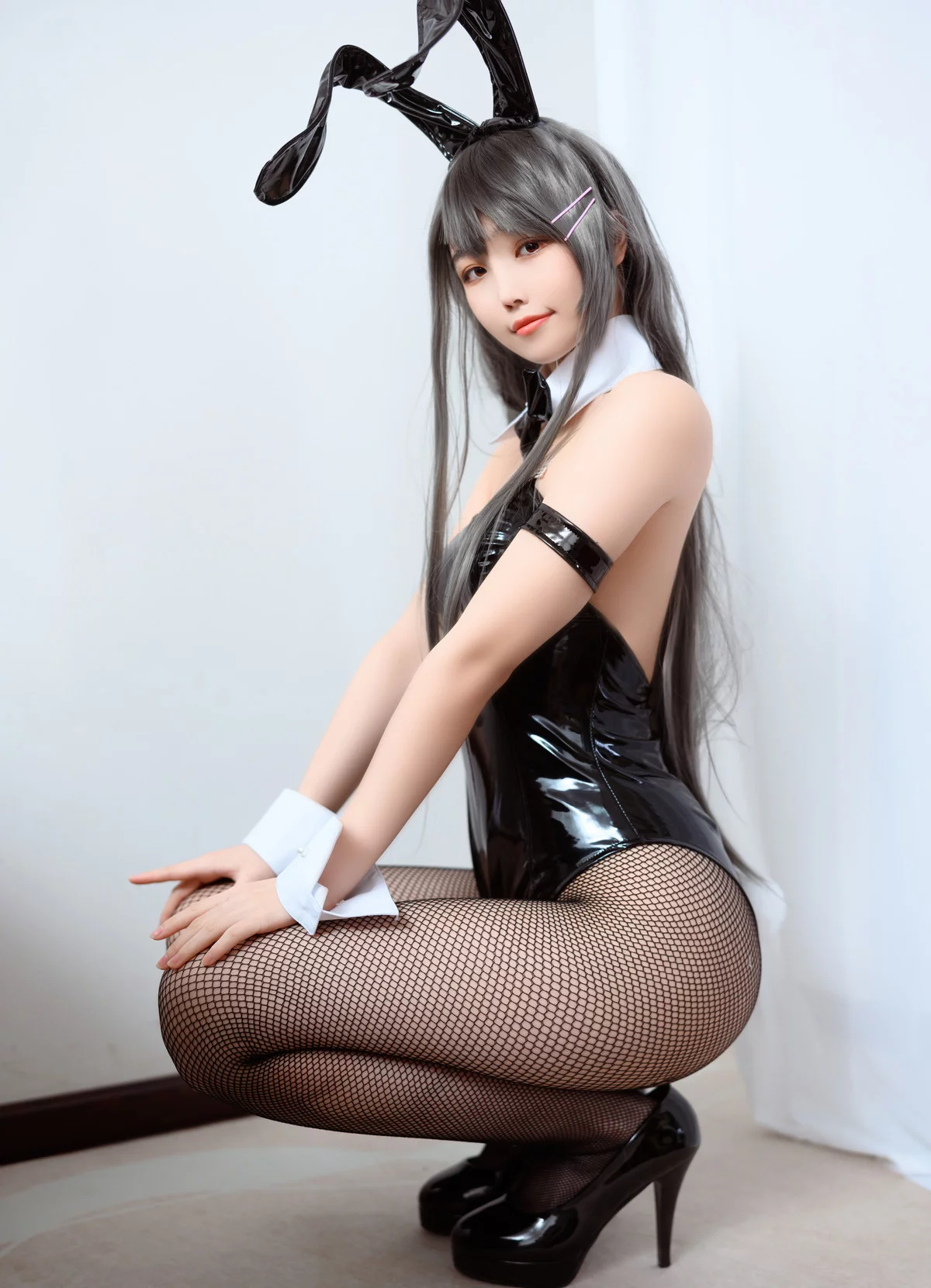 网络美女汪知子麻衣主题性感黑色皮质高叉连体衣配黑丝网袜秀翘臀美腿诱惑写真42P