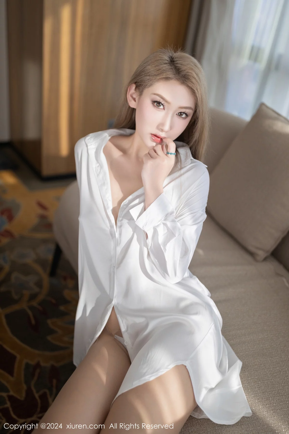 XiuRen第7972期_模特沈青黛私房性感白色上衣配开档肉丝半脱秀惹火身材诱惑写真80P