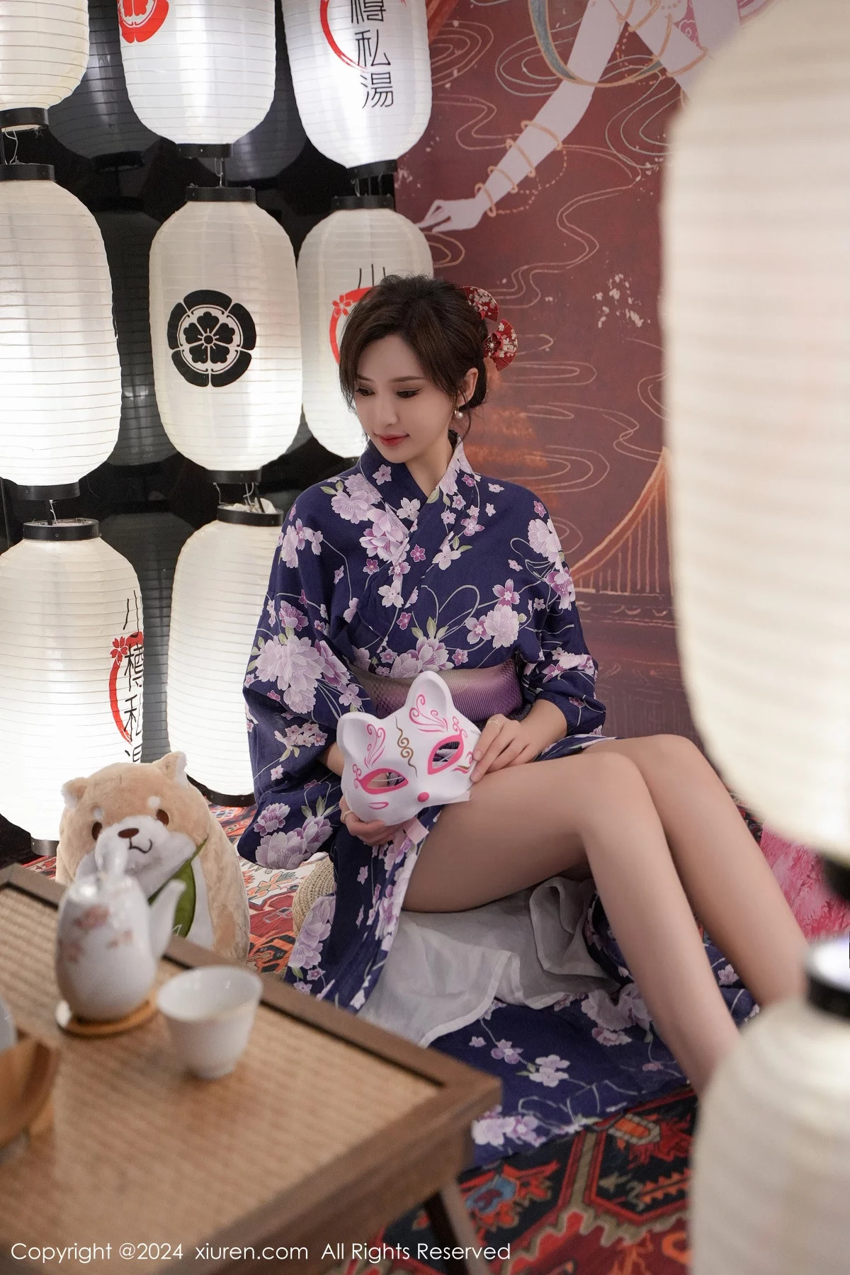 XiuRen第7975期_女神Carol周妍希深蓝色日式和服配超薄肉丝秀丰满身材诱惑写真70P