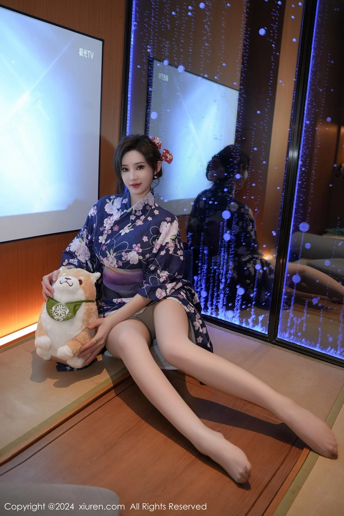 XiuRen第7975期_女神Carol周妍希深蓝色日式和服配超薄肉丝秀丰满身材诱惑写真70P