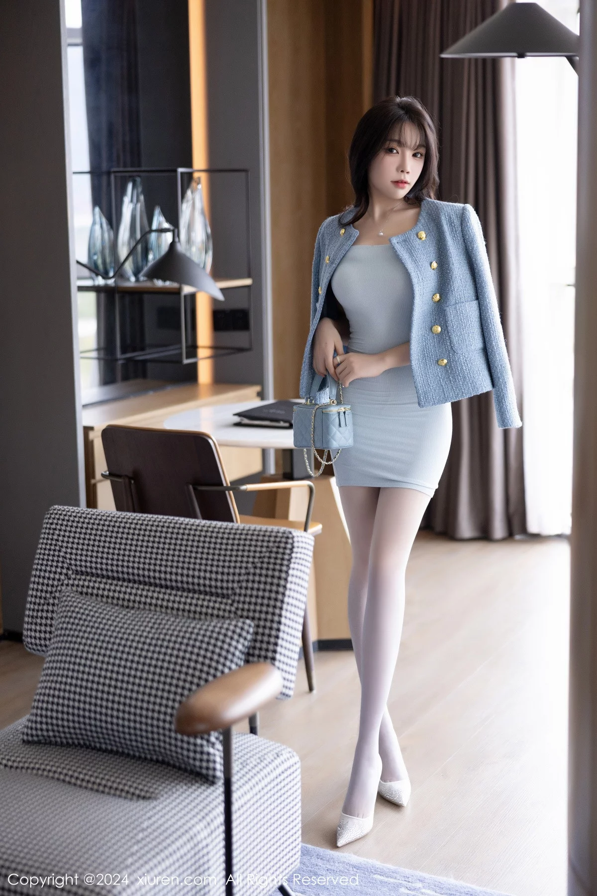 XiuRen第7976期_女神徐莉芝Booty淡蓝连衣短裙+白色蕾丝内衣秀曼妙身姿诱惑写真90P
