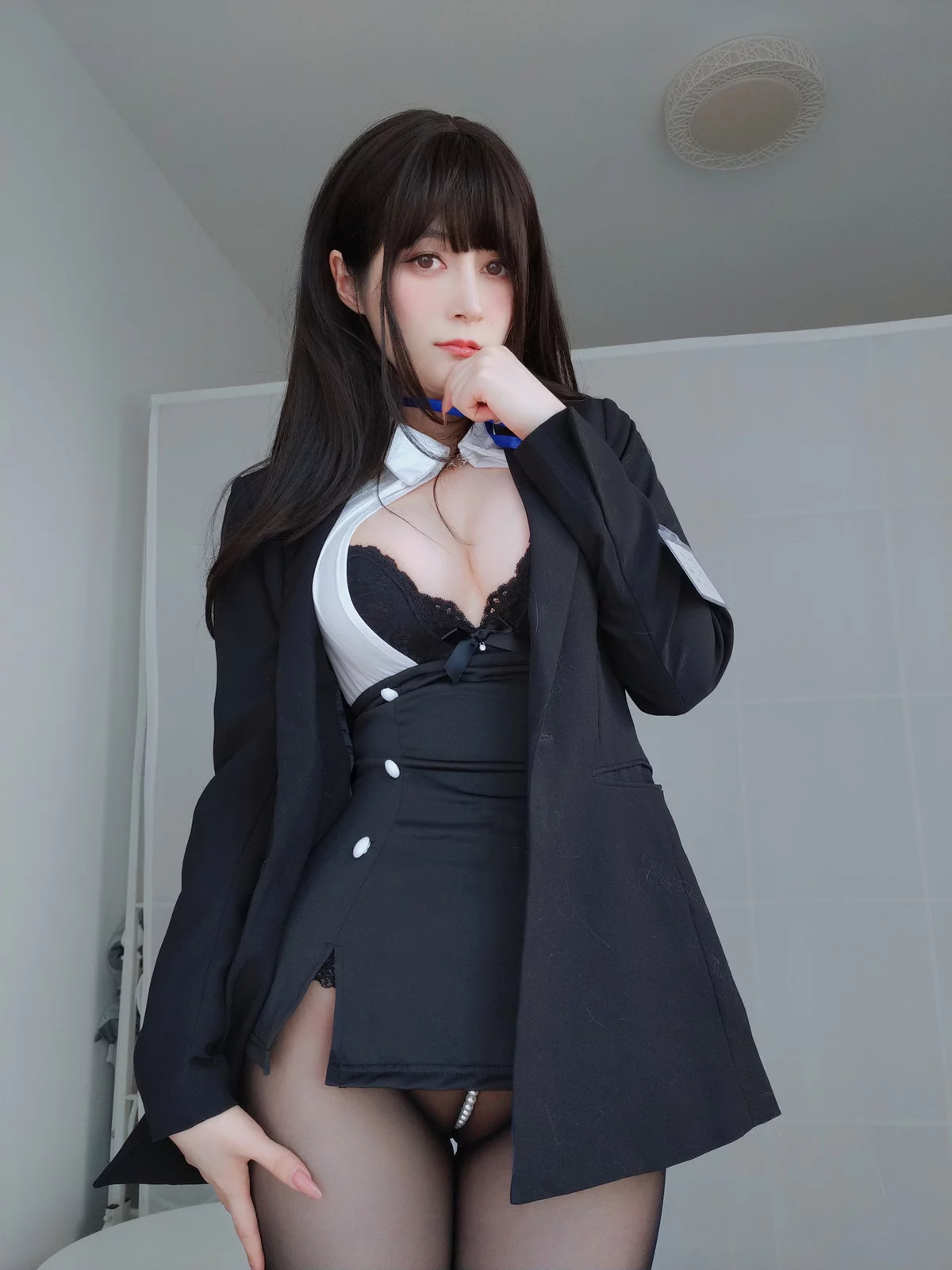 Coser小姐姐白银珍珠秘书主题脱OL制服露性感黑色蕾丝内衣配超薄黑丝诱惑写真168P
