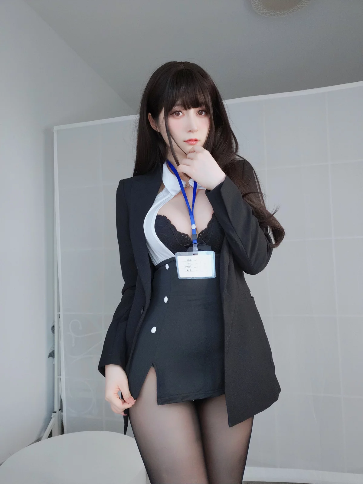 Coser小姐姐白银珍珠秘书主题脱OL制服露性感黑色蕾丝内衣配超薄黑丝诱惑写真168P