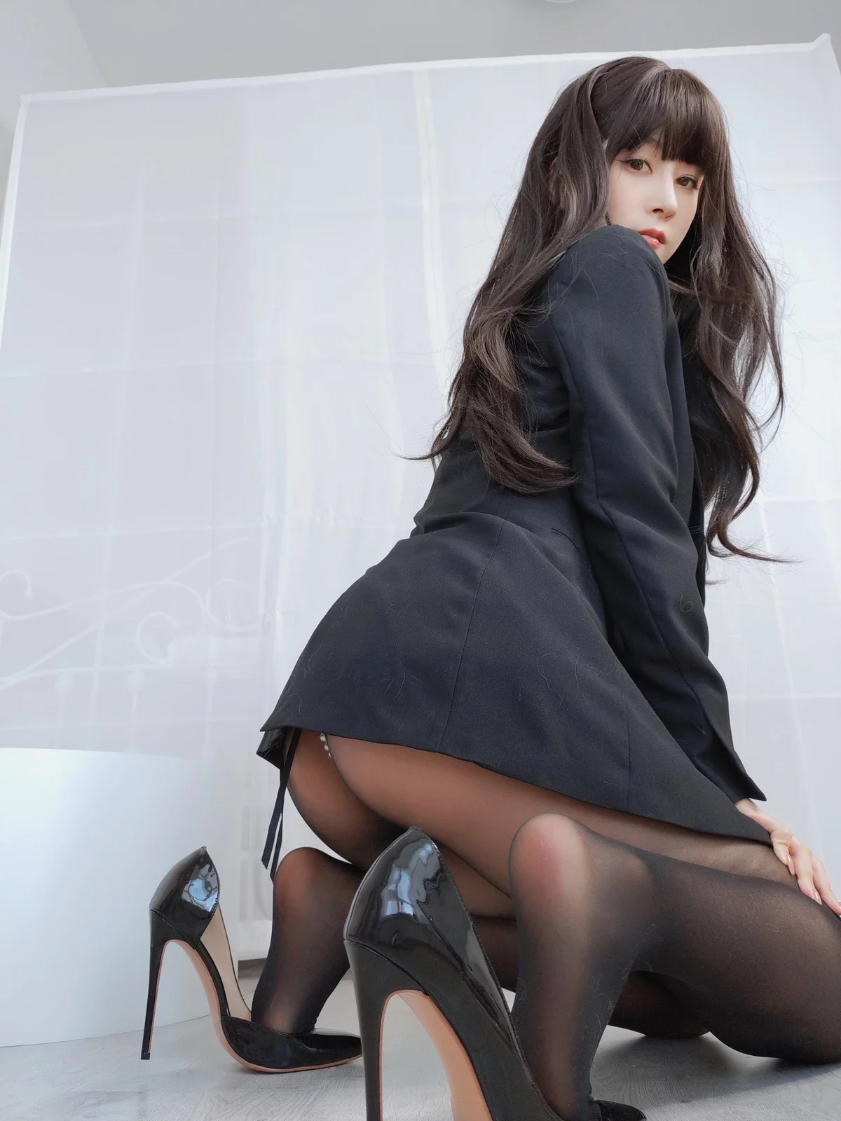 Coser小姐姐白银珍珠秘书主题脱OL制服露性感黑色蕾丝内衣配超薄黑丝诱惑写真168P
