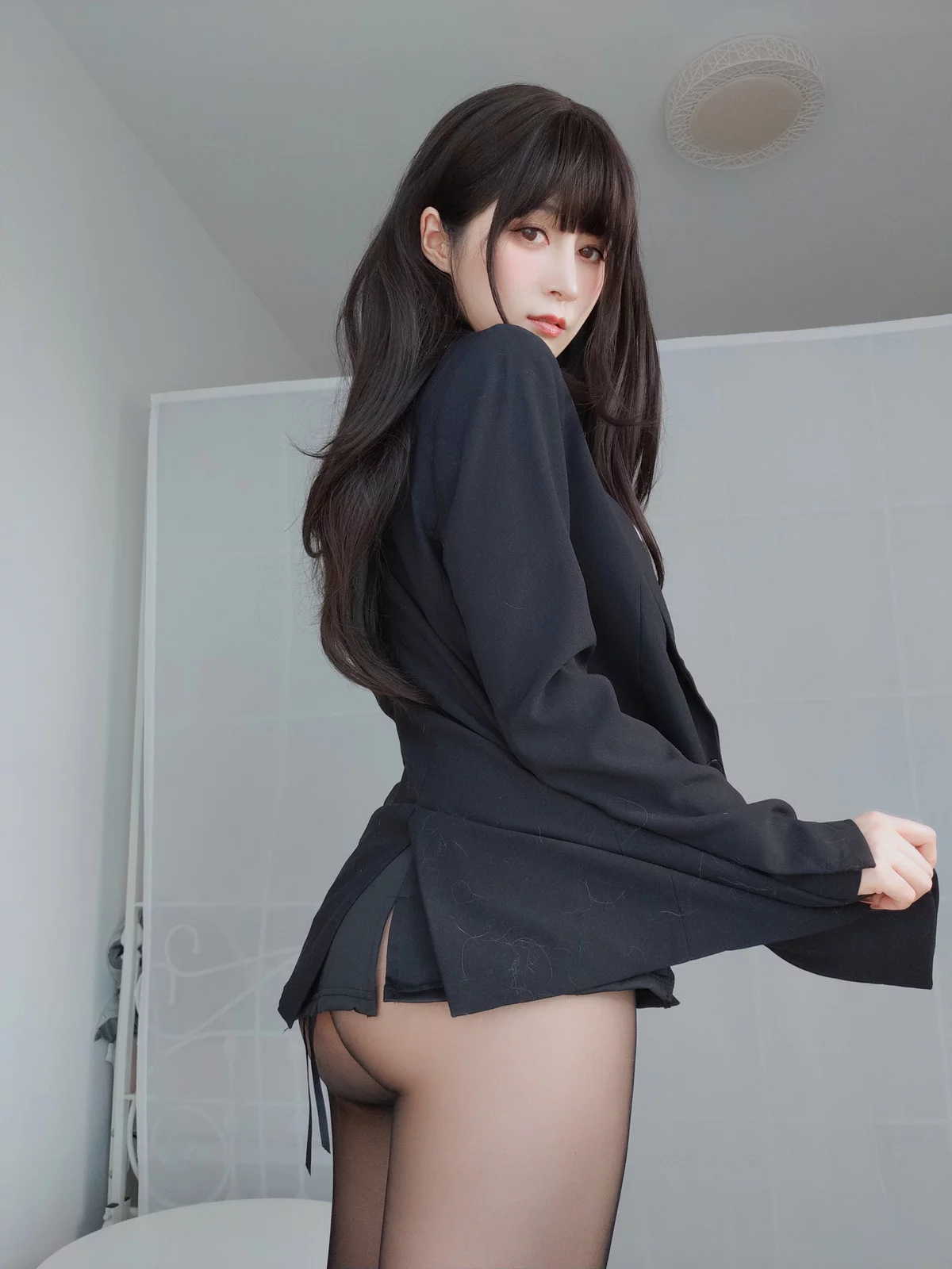 Coser小姐姐白银珍珠秘书主题脱OL制服露性感黑色蕾丝内衣配超薄黑丝诱惑写真168P
