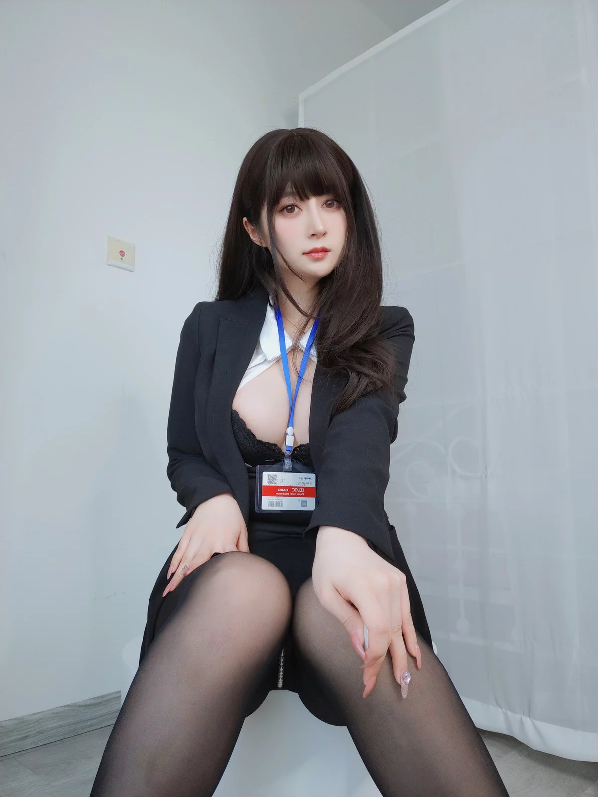 Coser小姐姐白银珍珠秘书主题脱OL制服露性感黑色蕾丝内衣配超薄黑丝诱惑写真168P