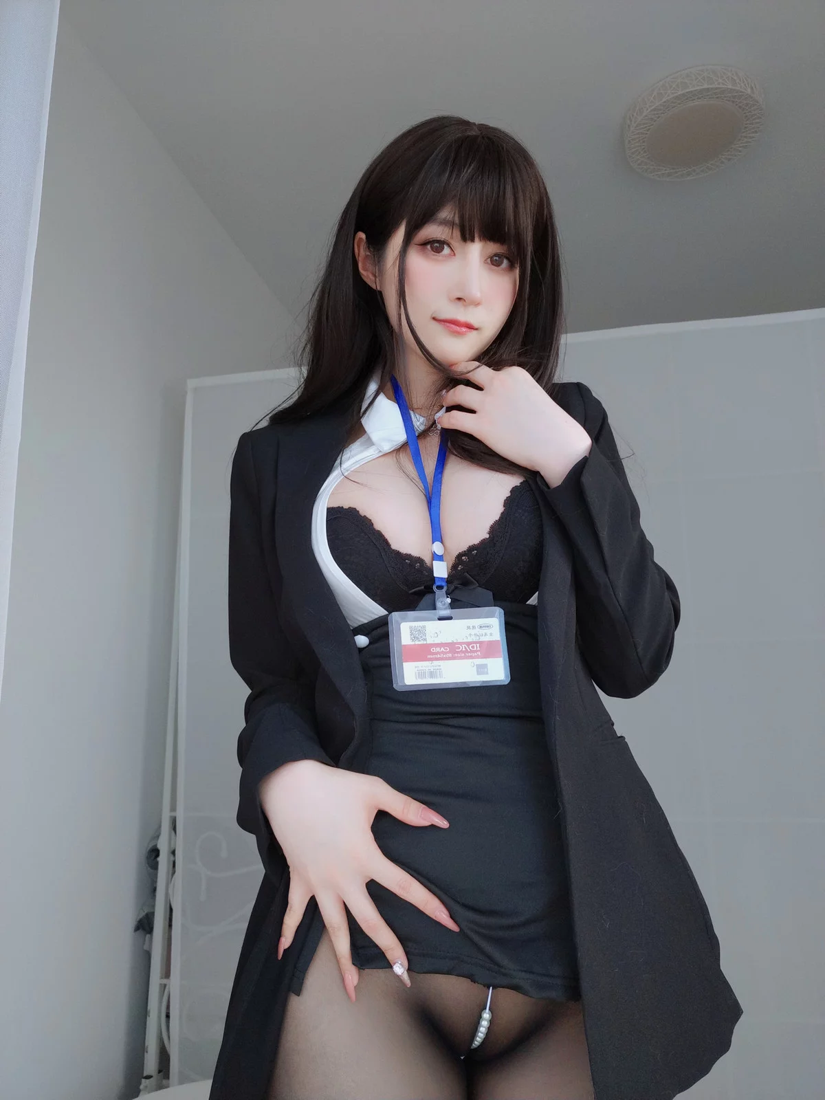 Coser小姐姐白银珍珠秘书主题脱OL制服露性感黑色蕾丝内衣配超薄黑丝诱惑写真168P