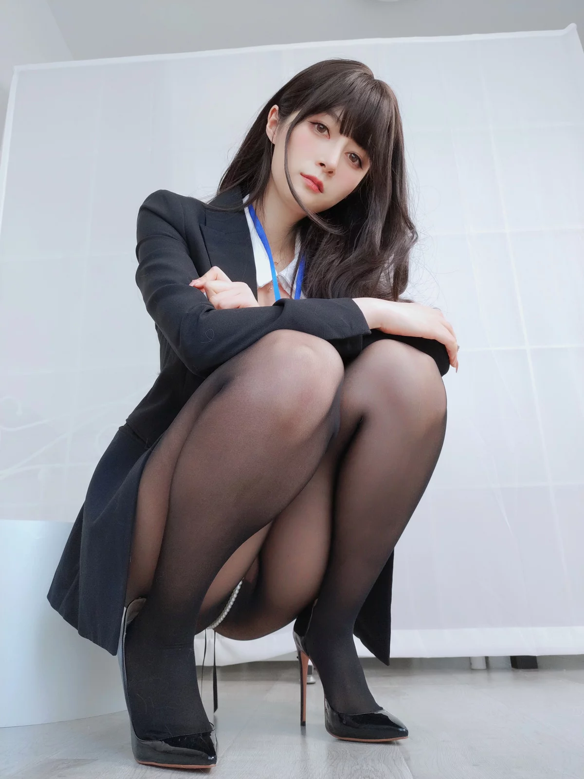 Coser小姐姐白银珍珠秘书主题脱OL制服露性感黑色蕾丝内衣配超薄黑丝诱惑写真168P