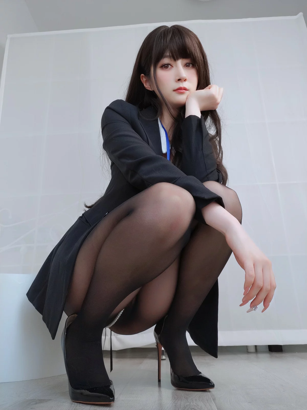 Coser小姐姐白银珍珠秘书主题脱OL制服露性感黑色蕾丝内衣配超薄黑丝诱惑写真168P