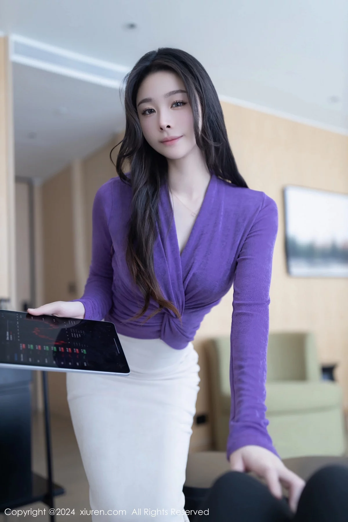 XiuRen第7982期_模特小逗逗经理角色扮演性感轻透花纹内衣秀曼妙身姿诱惑写真80P