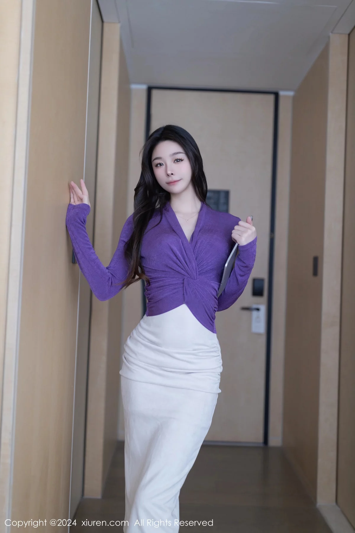 XiuRen第7982期_模特小逗逗经理角色扮演性感轻透花纹内衣秀曼妙身姿诱惑写真80P