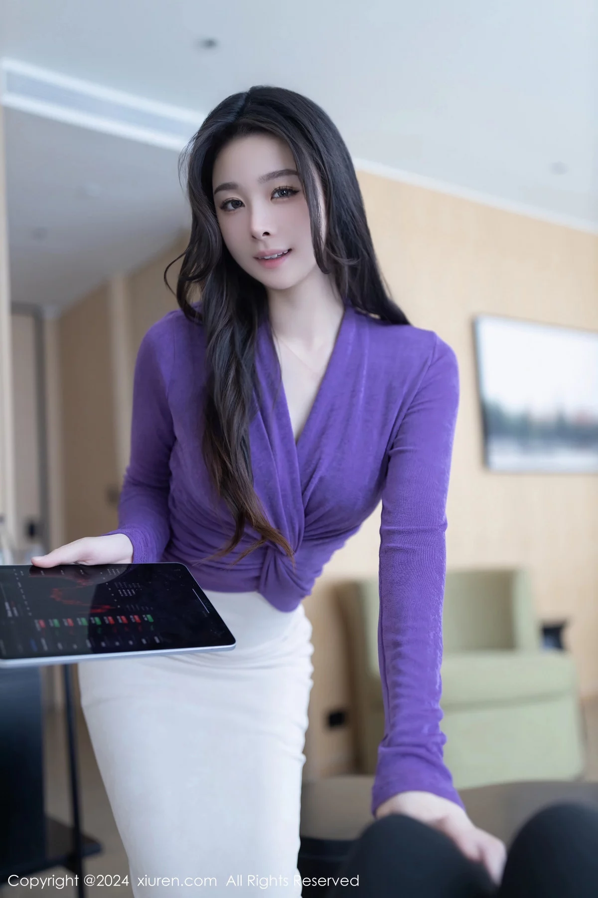XiuRen第7982期_模特小逗逗经理角色扮演性感轻透花纹内衣秀曼妙身姿诱惑写真80P
