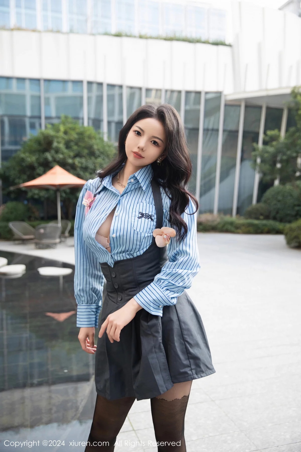 XiuRen第7979期_模特大美妞儿半脱露性感白色内衣配超薄黑丝秀完美身材诱惑写真82P