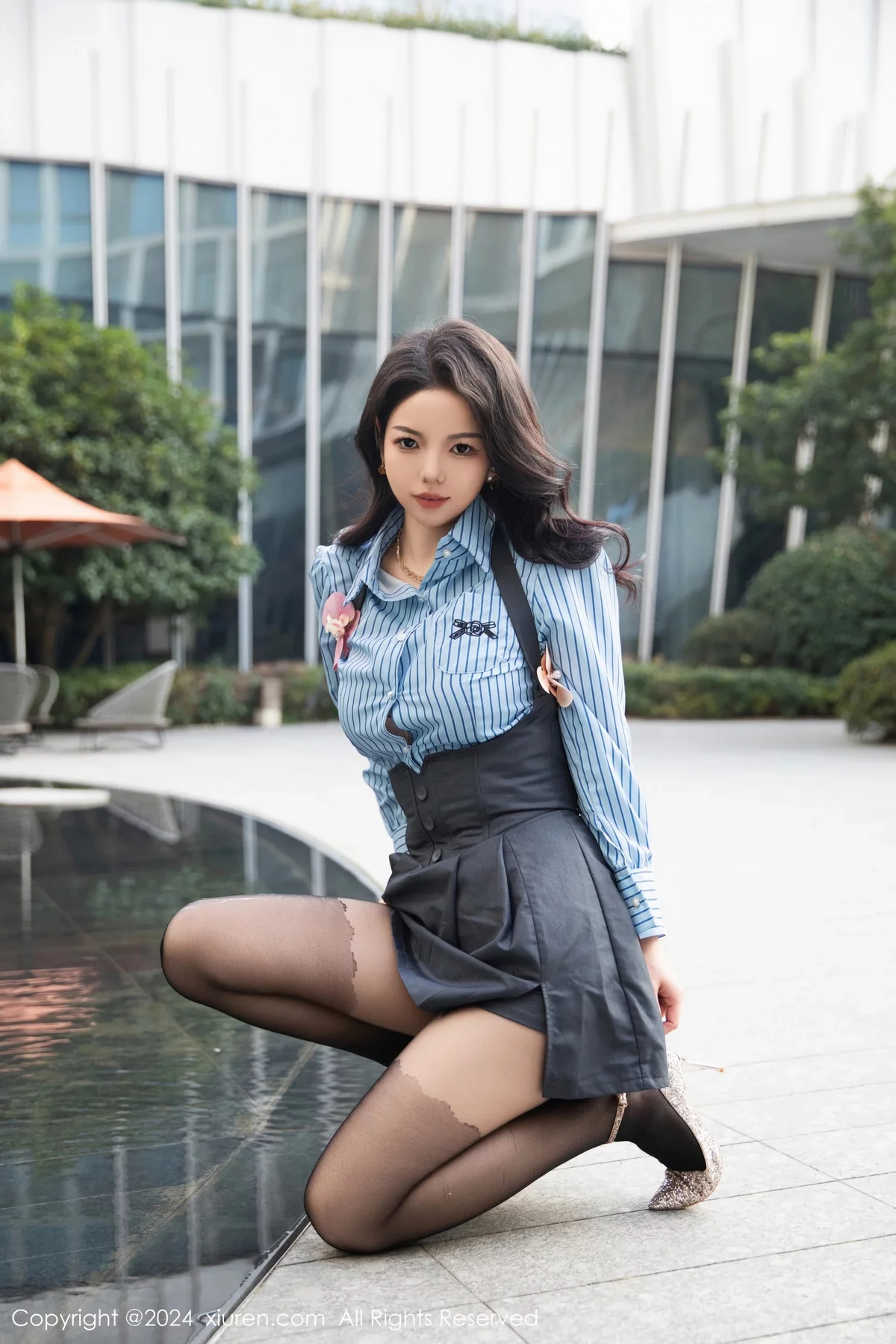 XiuRen第7979期_模特大美妞儿半脱露性感白色内衣配超薄黑丝秀完美身材诱惑写真82P