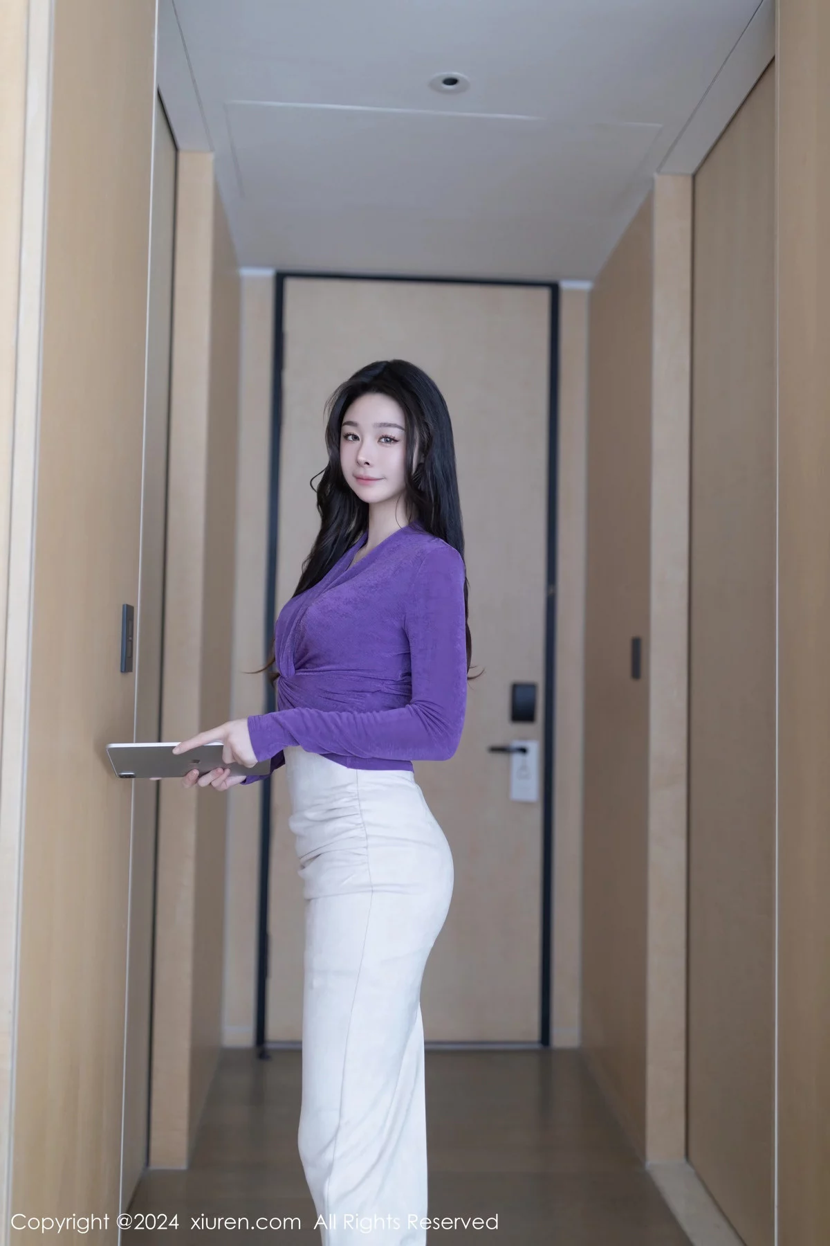 XiuRen第7982期_模特小逗逗经理角色扮演性感轻透花纹内衣秀曼妙身姿诱惑写真80P