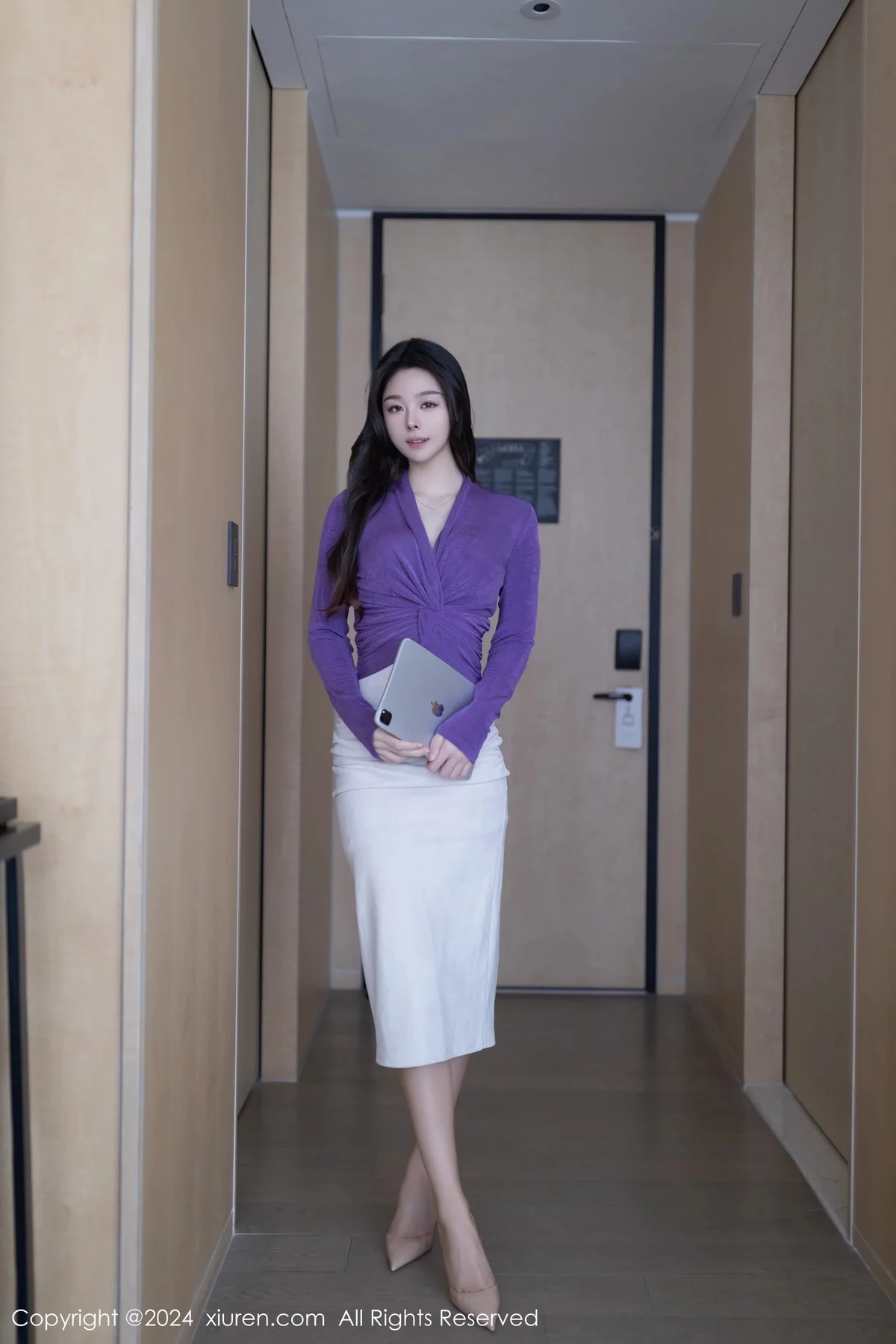 XiuRen第7982期_模特小逗逗经理角色扮演性感轻透花纹内衣秀曼妙身姿诱惑写真80P