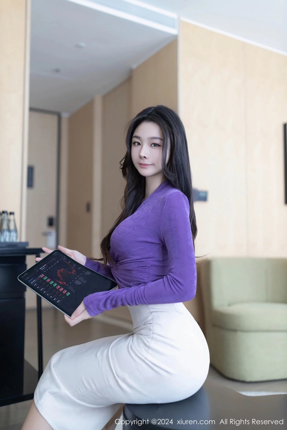 XiuRen第7982期_模特小逗逗经理角色扮演性感轻透花纹内衣秀曼妙身姿诱惑写真80P