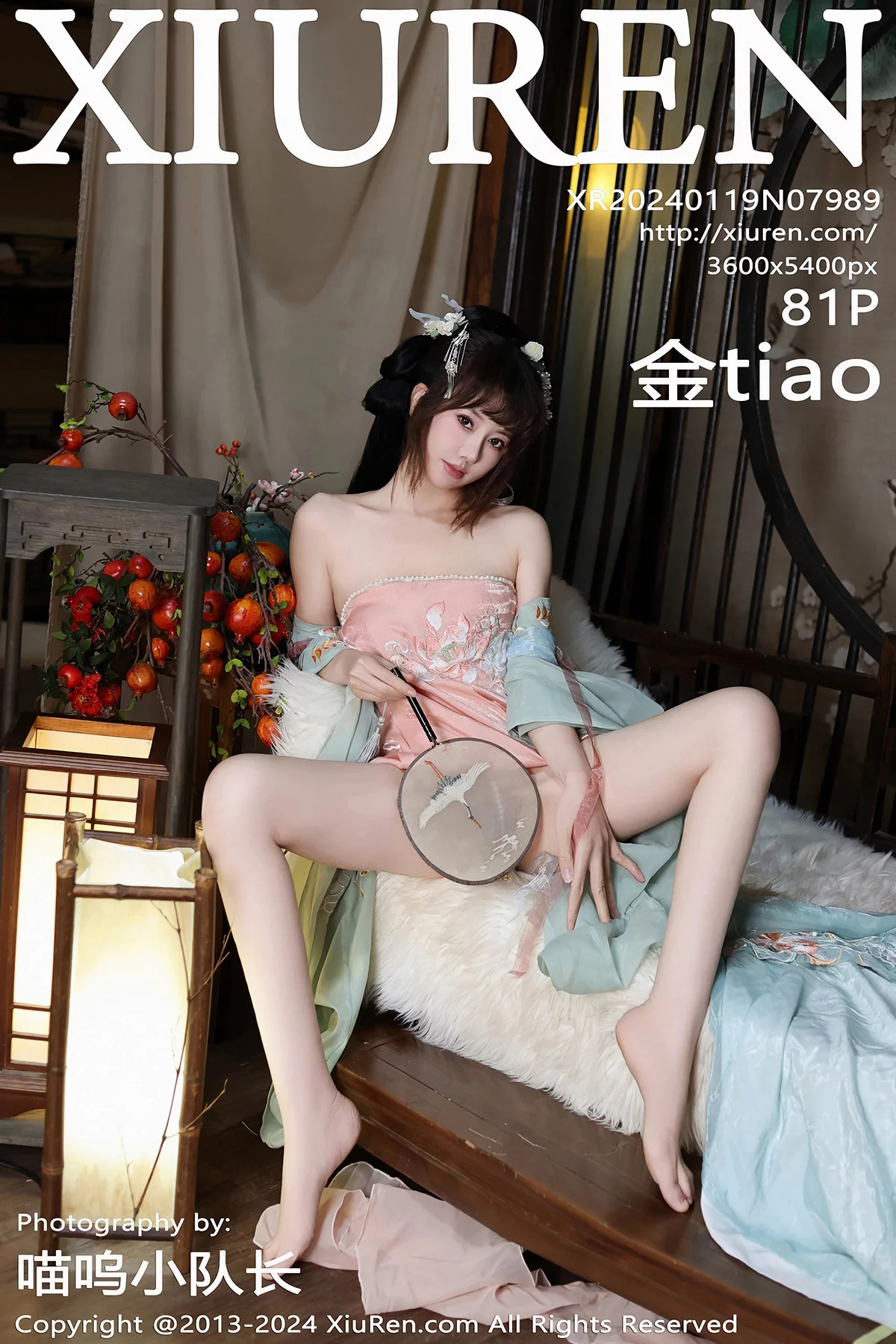 XiuRen第7989期_模特金tiao性感浅色古装薄纱服饰半脱秀白嫩肌肤完美诱惑写真81P
