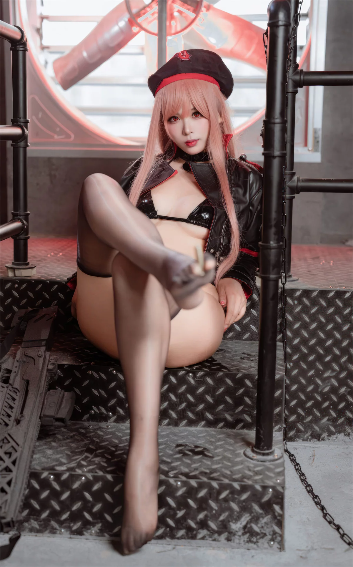 网络美女轩萧学姐胜利女神主题性感黑色服饰露黑色内衣配黑丝袜极致魅惑写真50P