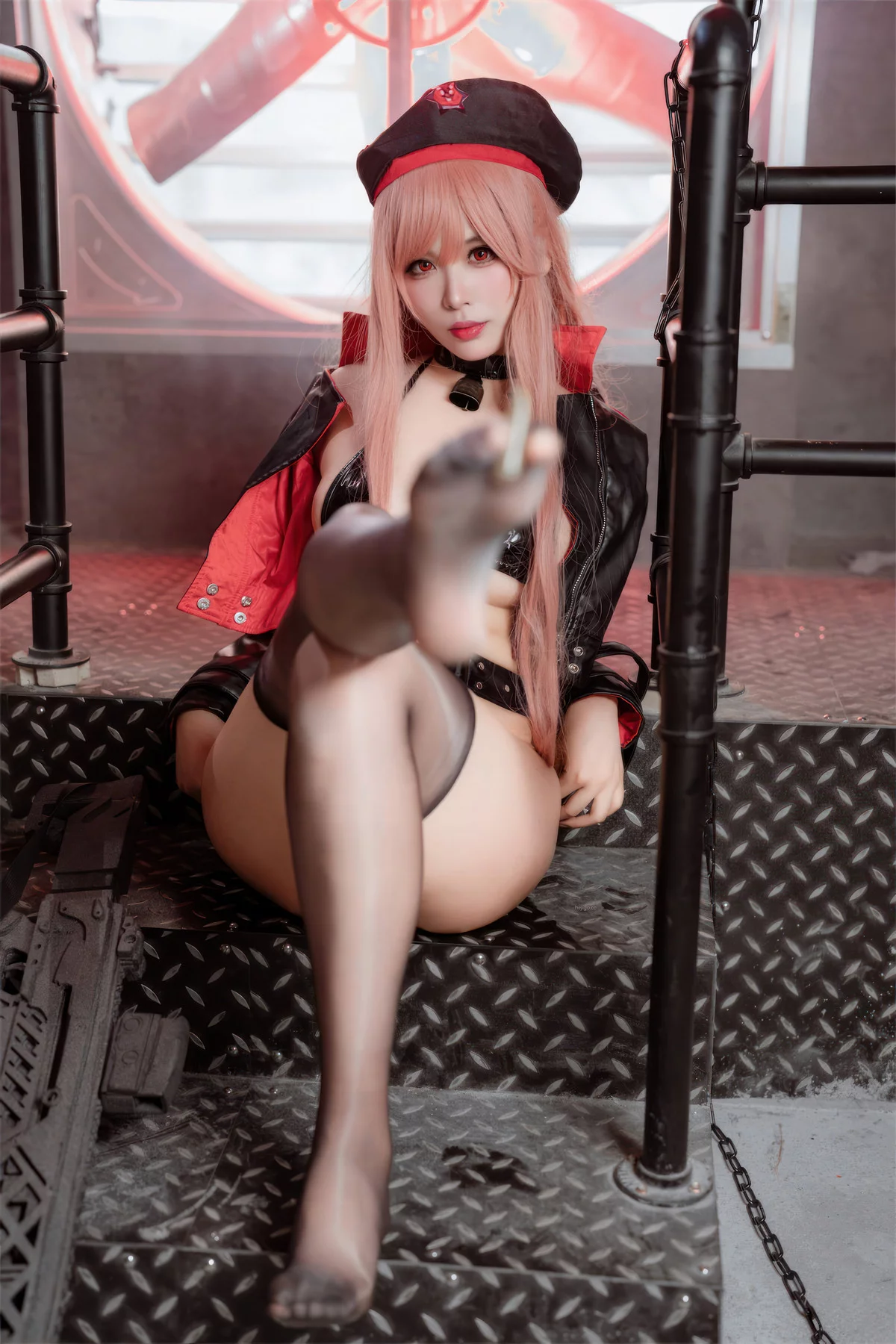 网络美女轩萧学姐胜利女神主题性感黑色服饰露黑色内衣配黑丝袜极致魅惑写真50P