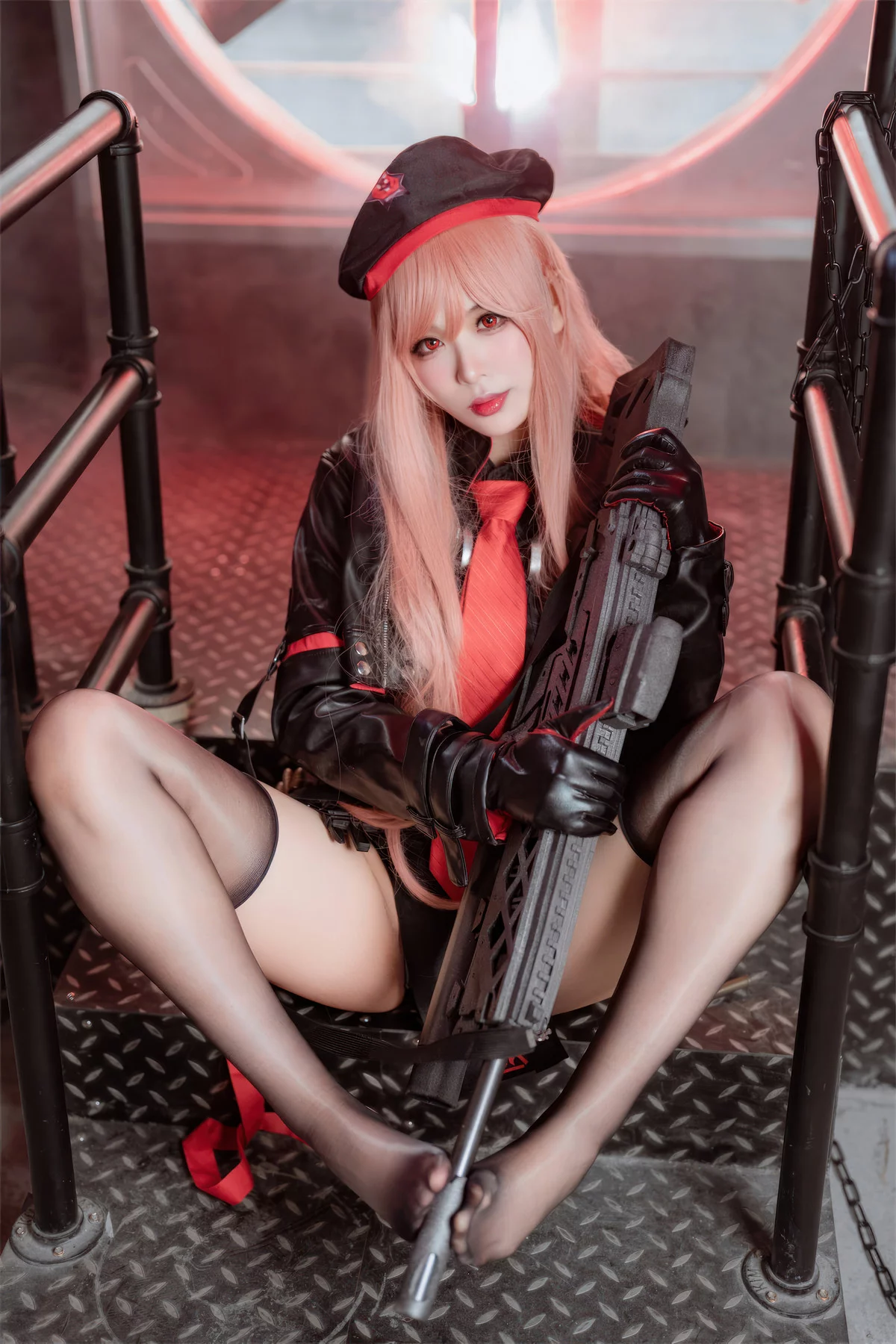 网络美女轩萧学姐胜利女神主题性感黑色服饰露黑色内衣配黑丝袜极致魅惑写真50P