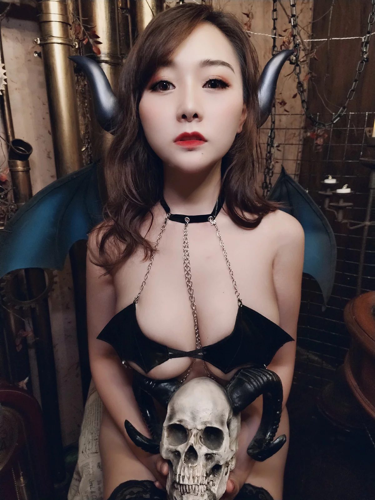 Coser美女三刀刀Miido小恶魔主题性感黑色皮质内衣配黑丝袜秀完美身材诱惑写真 30P