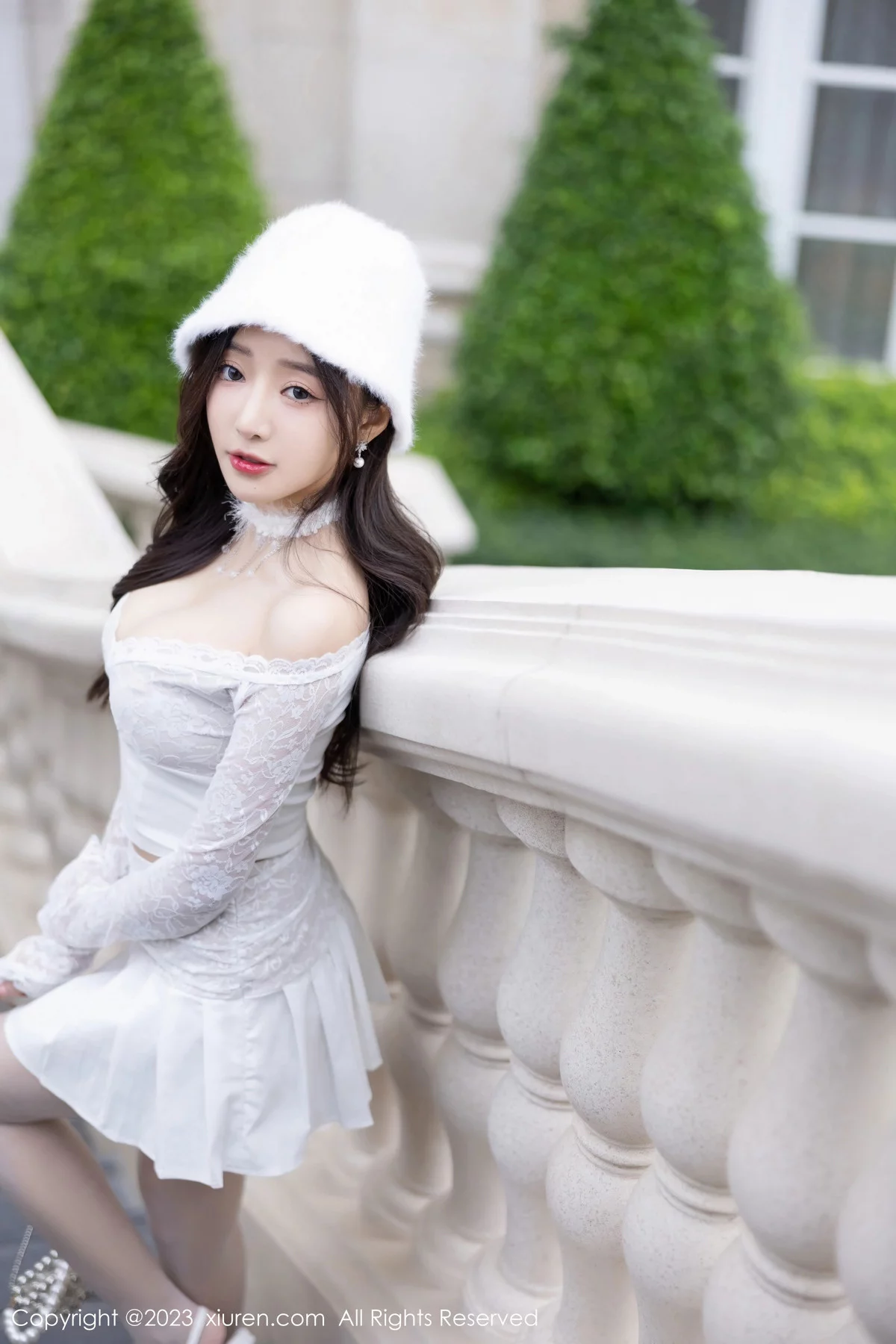 XiuRen第7863期_女神王馨瑶yanni红色圣诞服饰+白色短裙套装秀完美身材诱惑写真91P