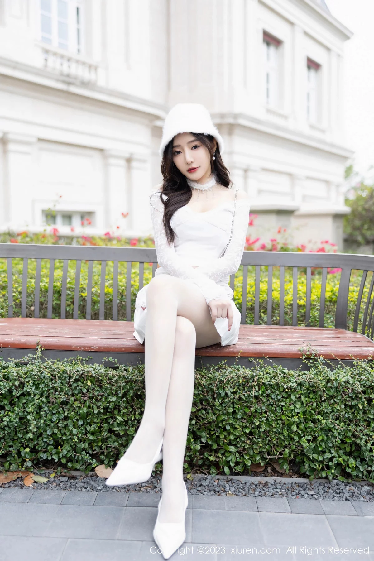 XiuRen第7863期_女神王馨瑶yanni红色圣诞服饰+白色短裙套装秀完美身材诱惑写真91P