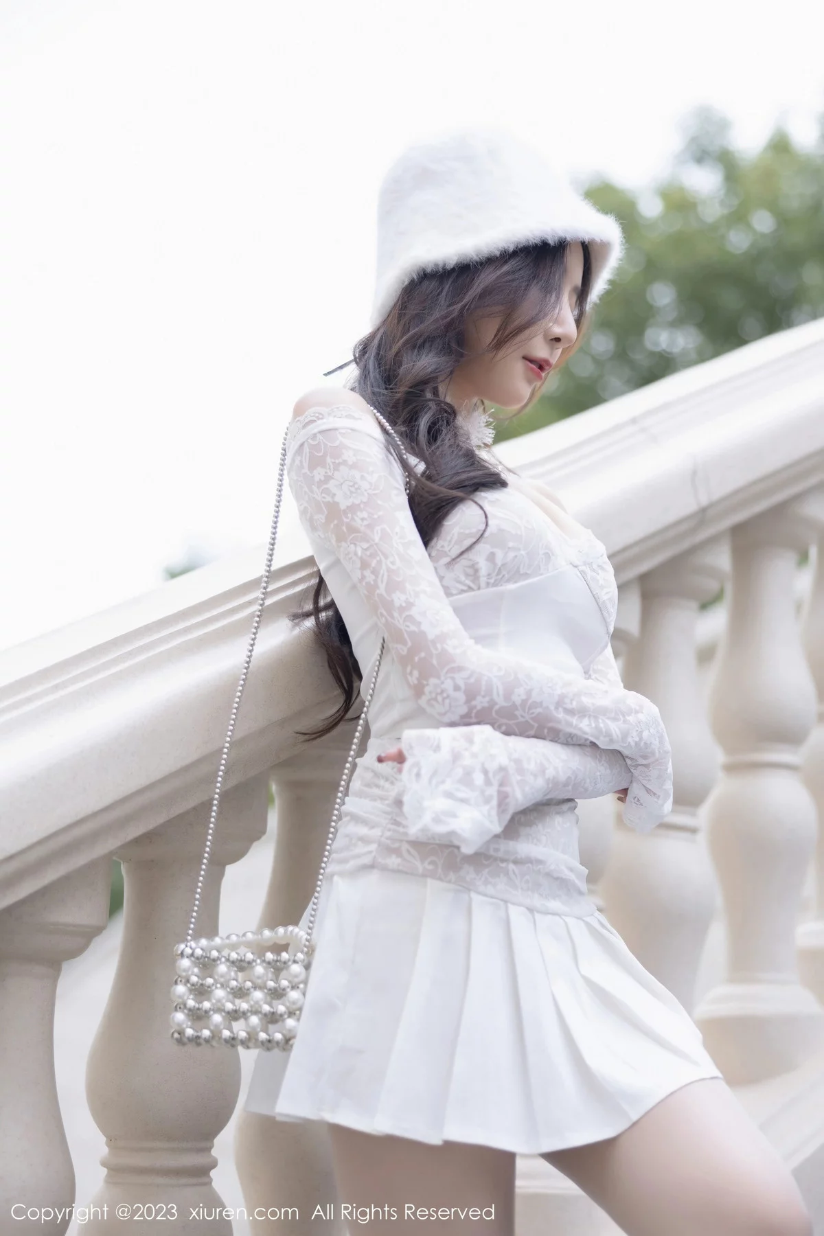 XiuRen第7863期_女神王馨瑶yanni红色圣诞服饰+白色短裙套装秀完美身材诱惑写真91P