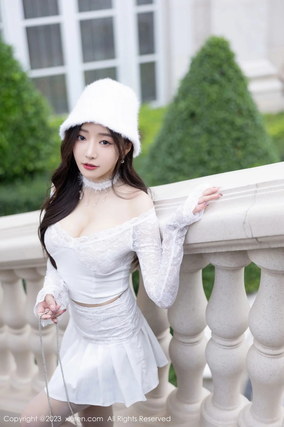 XiuRen第7863期_女神王馨瑶yanni红色圣诞服饰+白色短裙套装秀完美身材诱惑写真91P