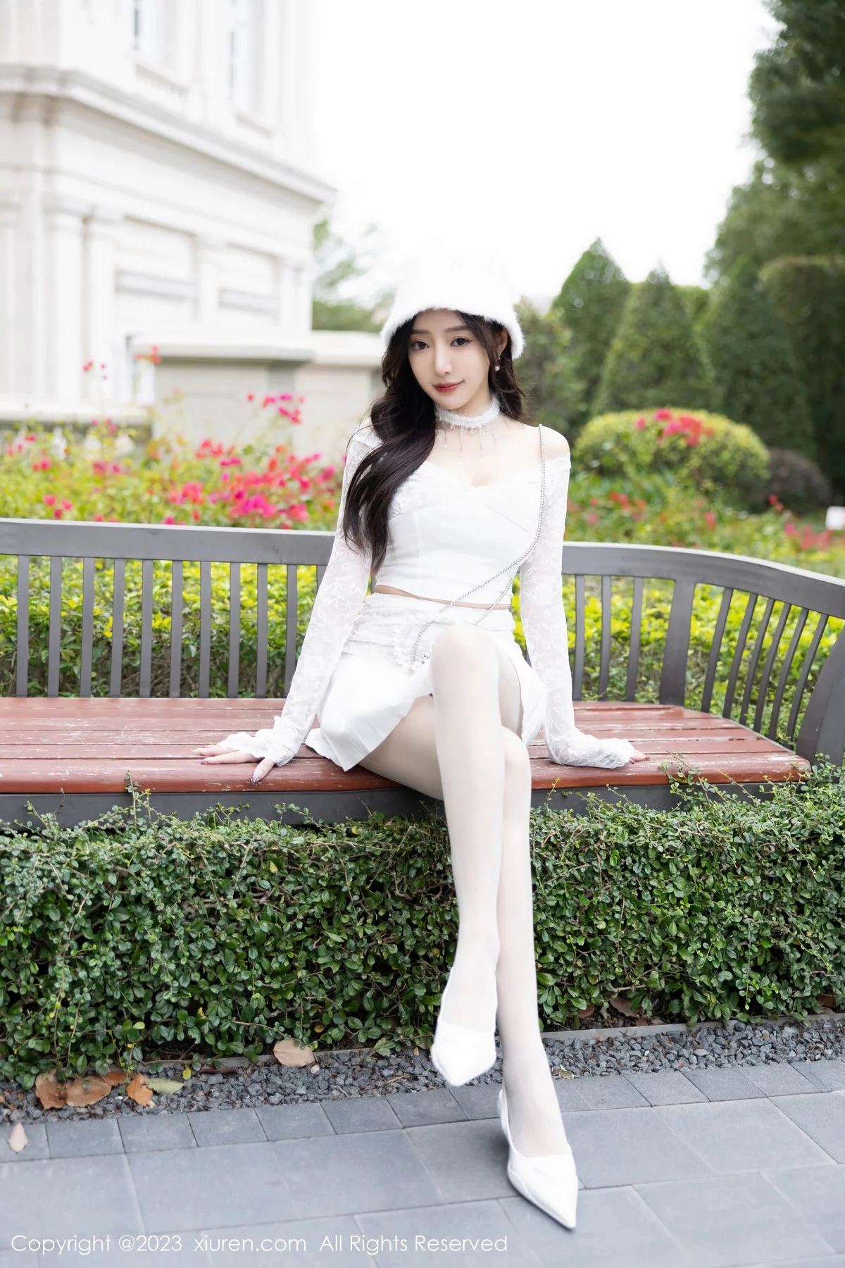 XiuRen第7863期_女神王馨瑶yanni红色圣诞服饰+白色短裙套装秀完美身材诱惑写真91P
