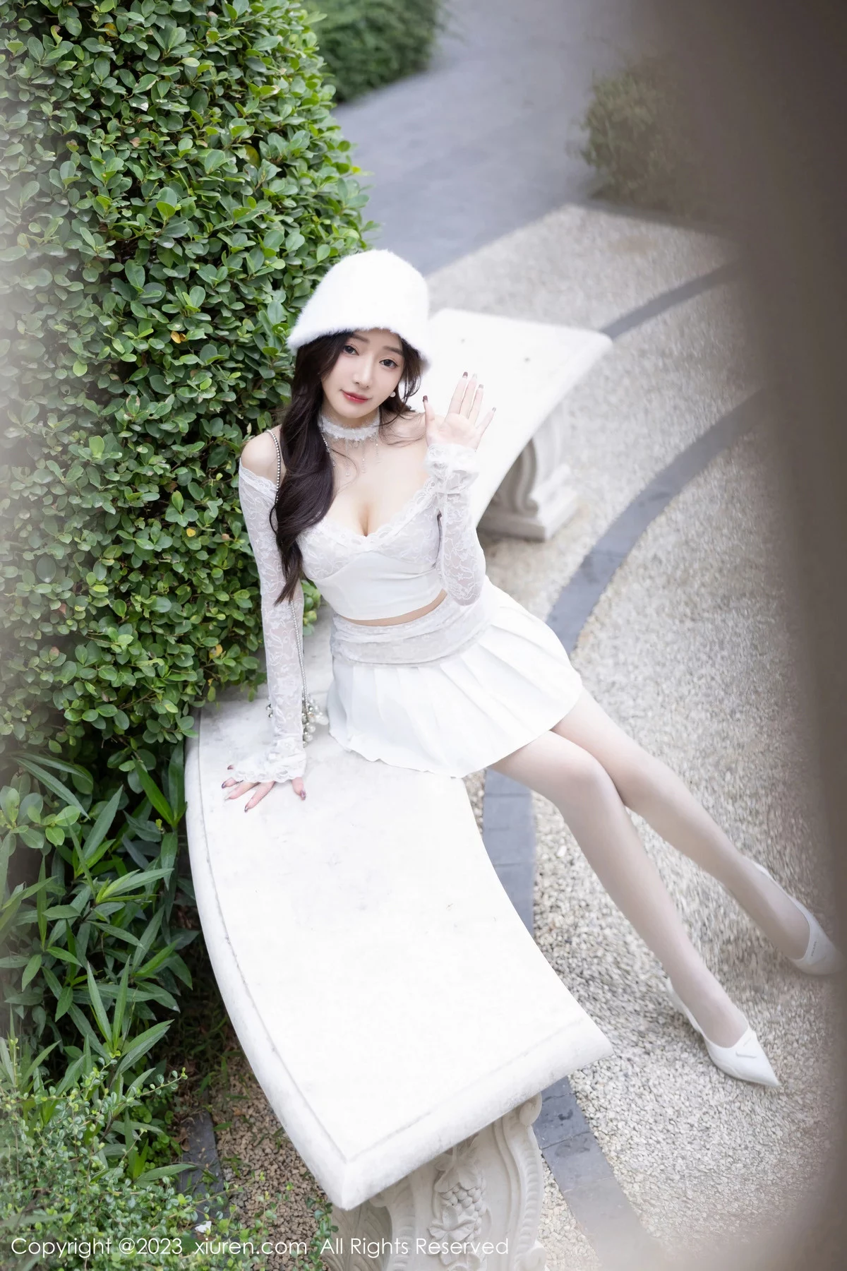 XiuRen第7863期_女神王馨瑶yanni红色圣诞服饰+白色短裙套装秀完美身材诱惑写真91P