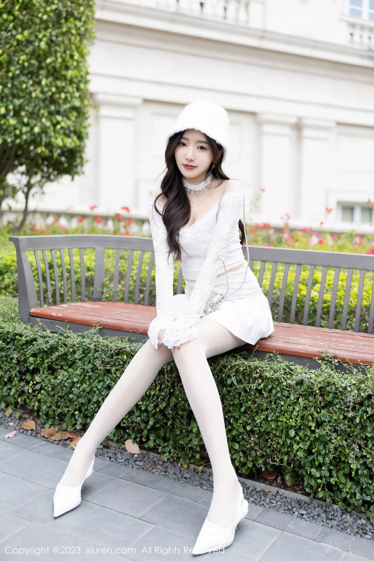 XiuRen第7863期_女神王馨瑶yanni红色圣诞服饰+白色短裙套装秀完美身材诱惑写真91P