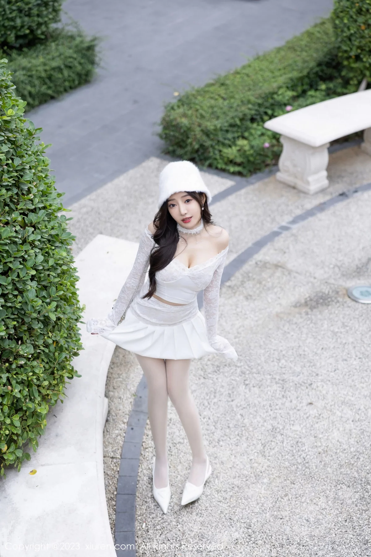 XiuRen第7863期_女神王馨瑶yanni红色圣诞服饰+白色短裙套装秀完美身材诱惑写真91P