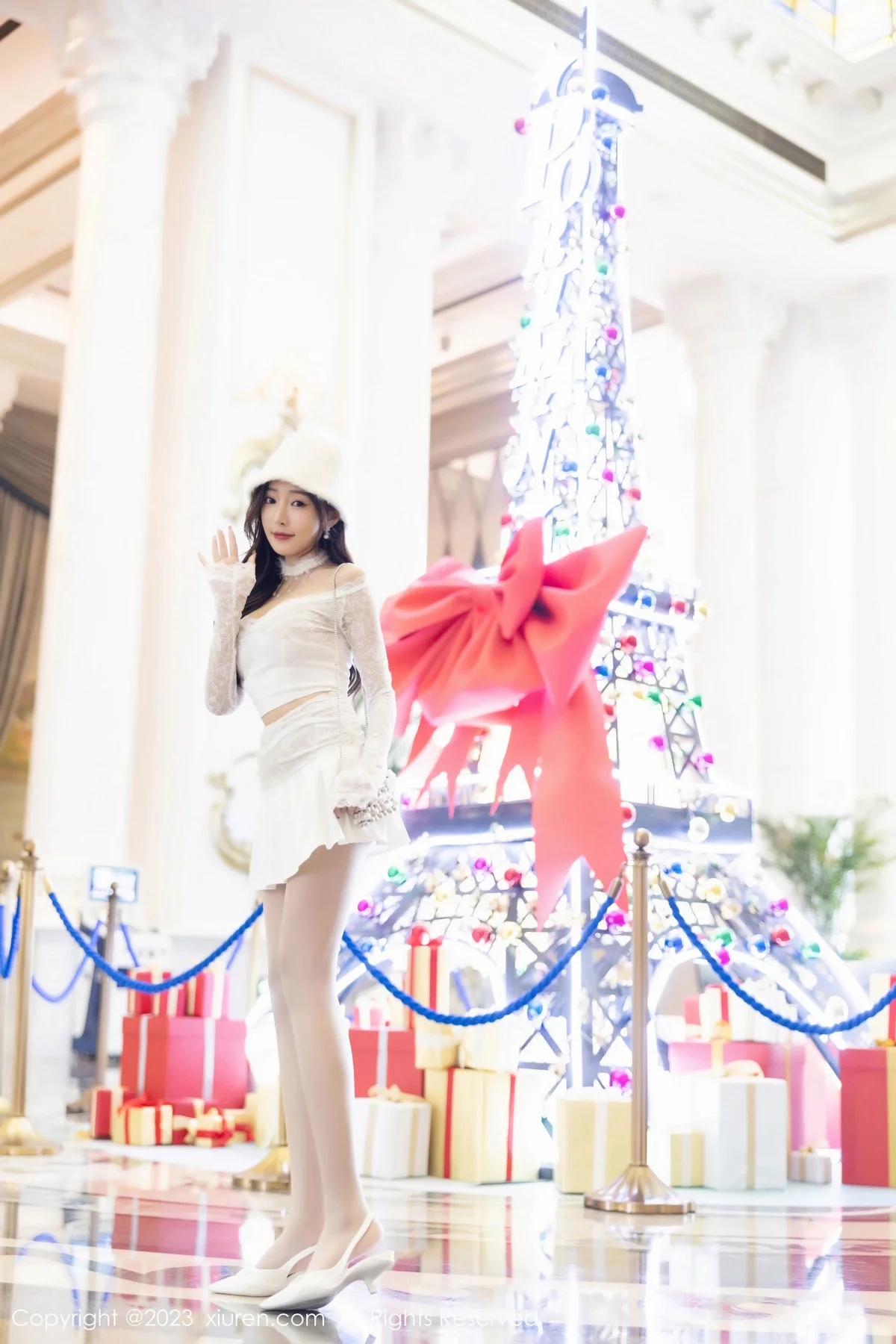 XiuRen第7863期_女神王馨瑶yanni红色圣诞服饰+白色短裙套装秀完美身材诱惑写真91P