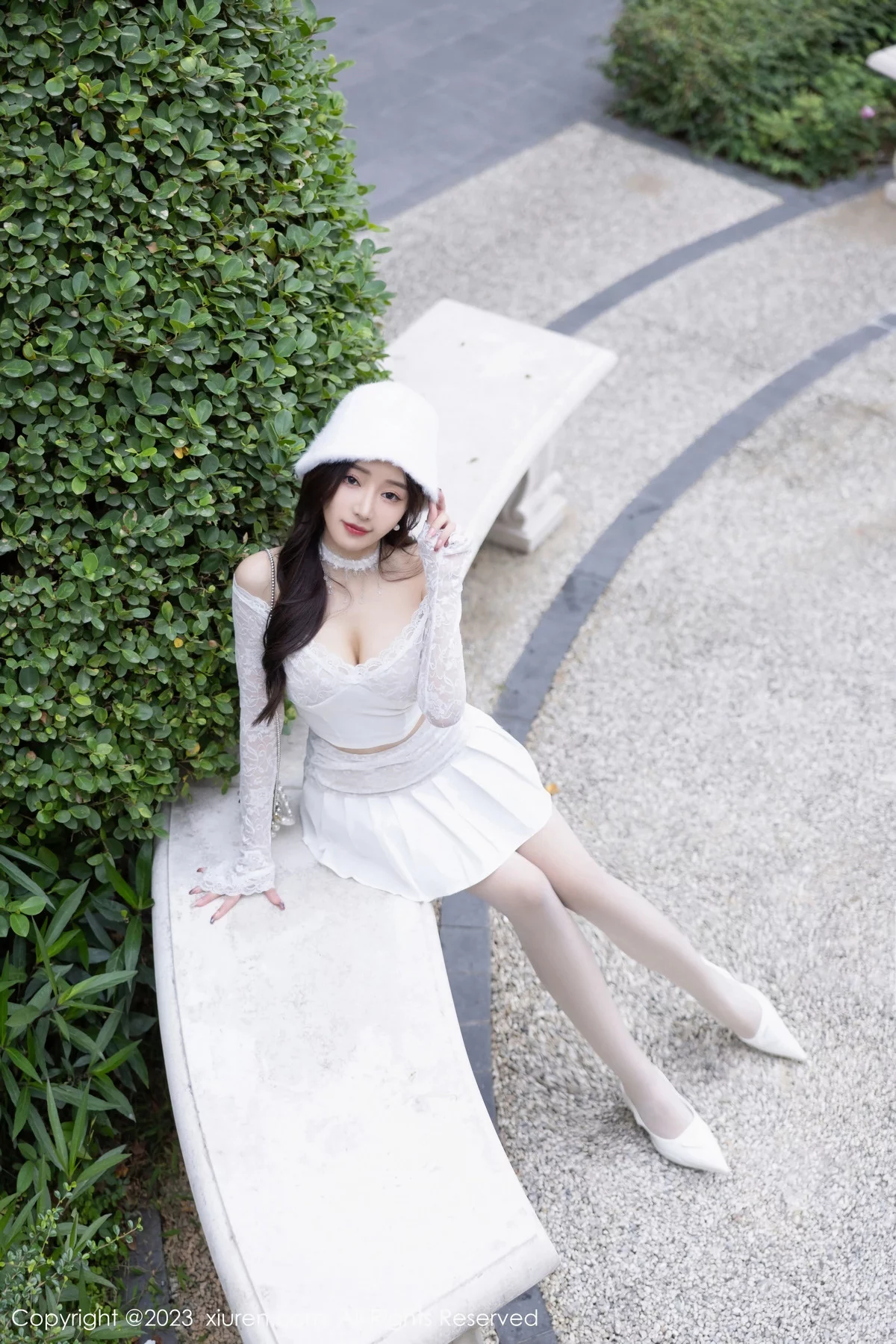 XiuRen第7863期_女神王馨瑶yanni红色圣诞服饰+白色短裙套装秀完美身材诱惑写真91P