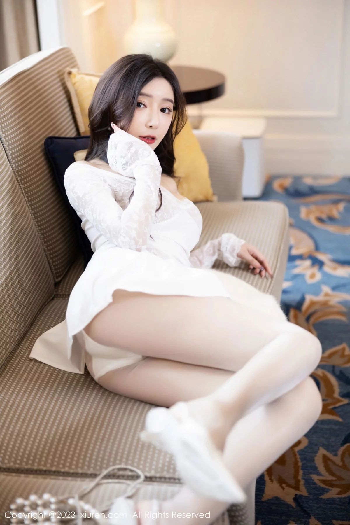 XiuRen第7863期_女神王馨瑶yanni红色圣诞服饰+白色短裙套装秀完美身材诱惑写真91P