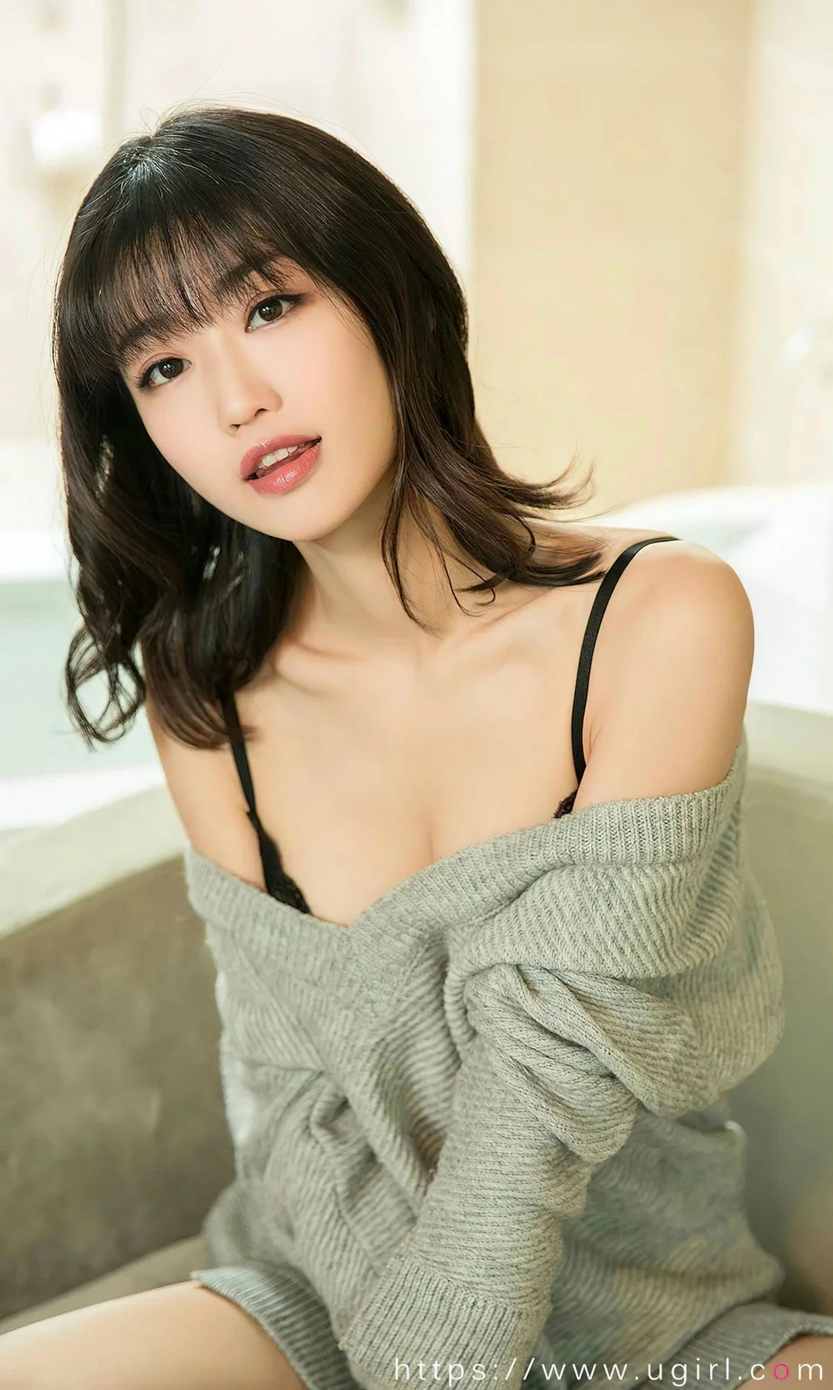 [Ugirls爱尤物]No.2742_模特小文私房性感针织毛衣半脱露黑色蕾丝内衣迷人诱惑写真35P