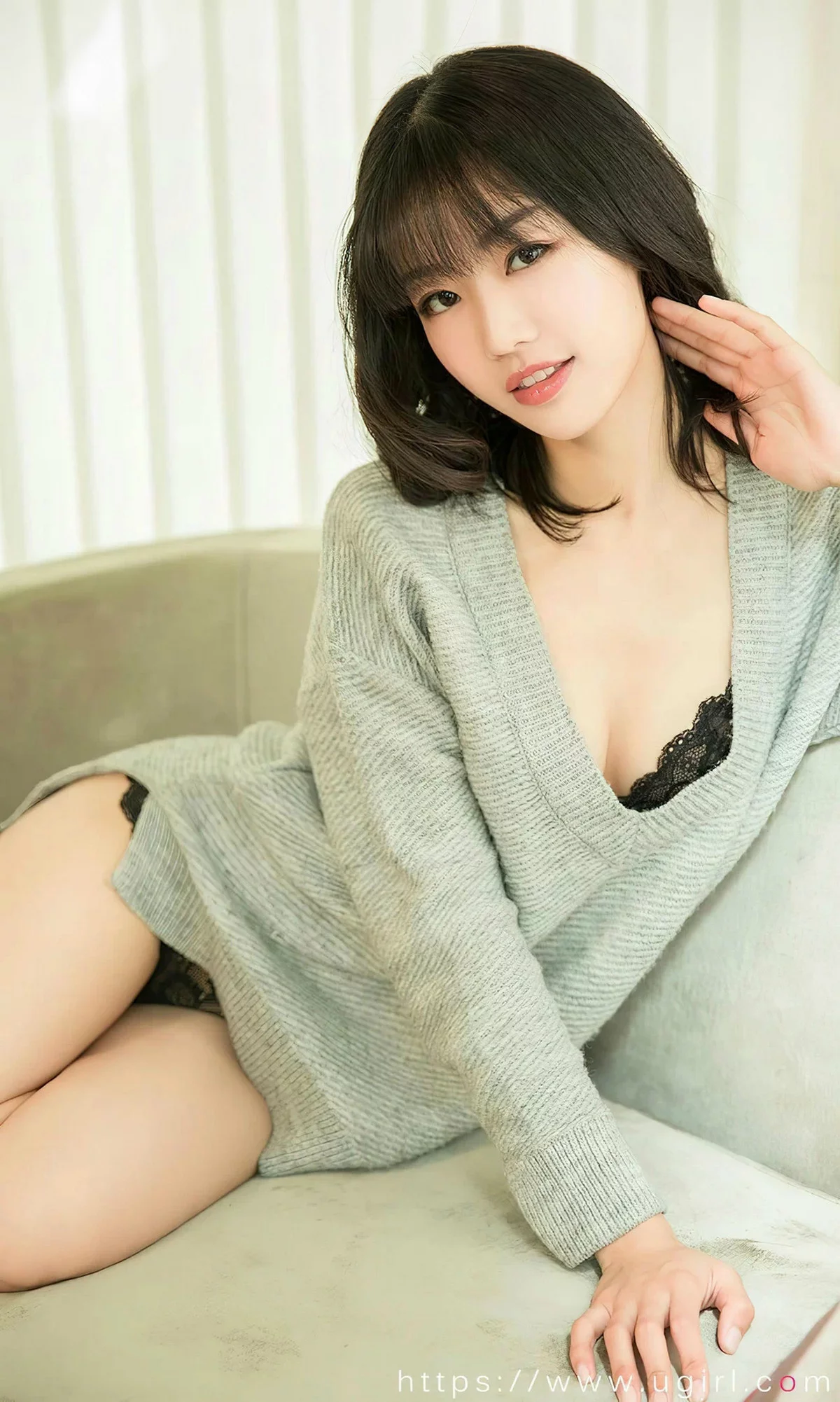 [Ugirls爱尤物]No.2742_模特小文私房性感针织毛衣半脱露黑色蕾丝内衣迷人诱惑写真35P