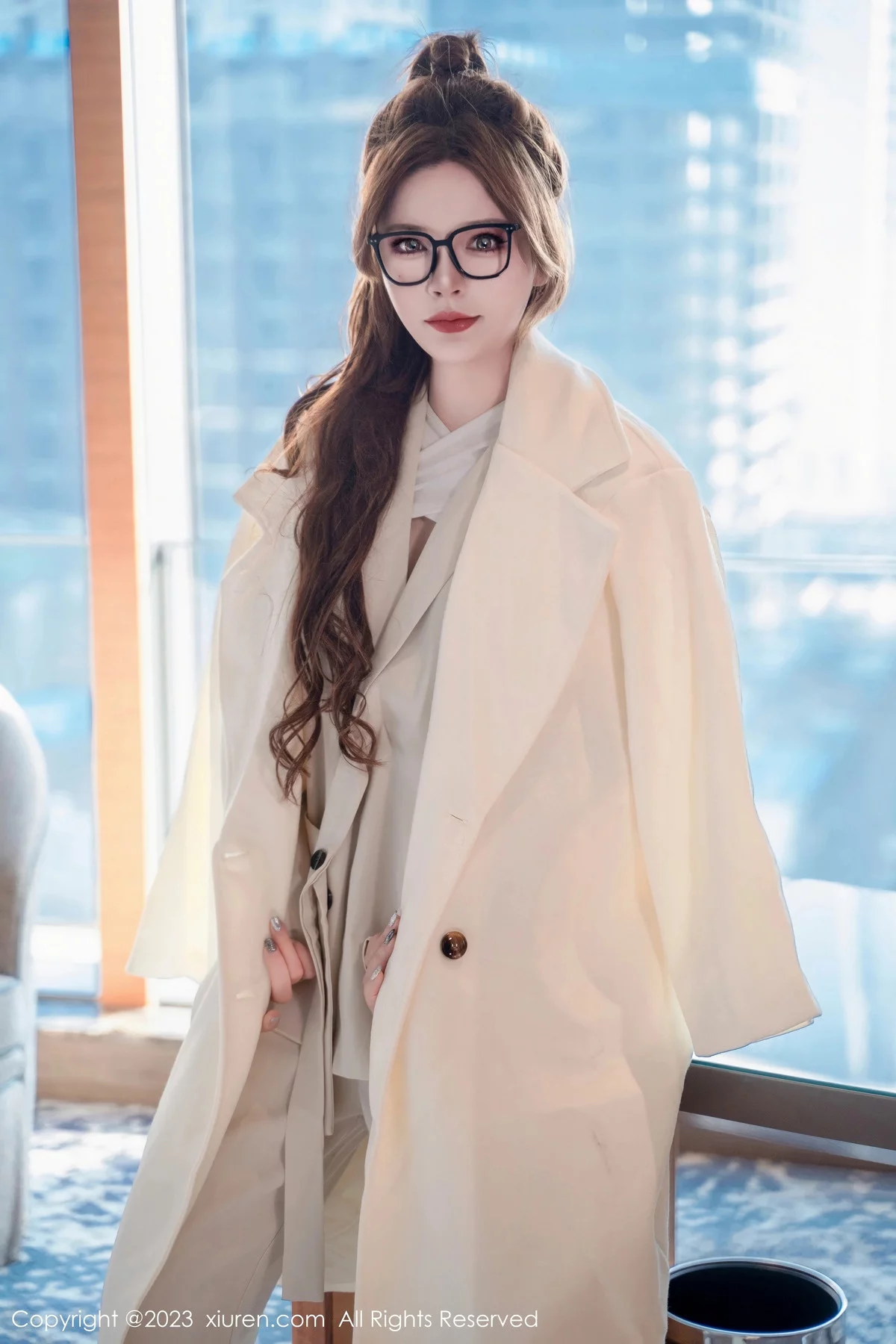 XiuRen第7865期_模特伊丽莎有点白性感灰色薄纱情趣服露豪乳遮点极致诱惑写真64P