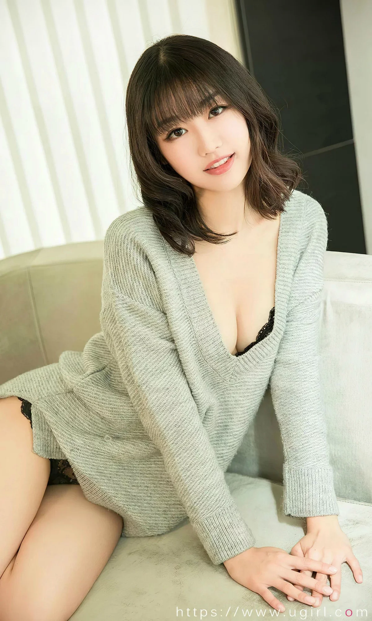 [Ugirls爱尤物]No.2742_模特小文私房性感针织毛衣半脱露黑色蕾丝内衣迷人诱惑写真35P