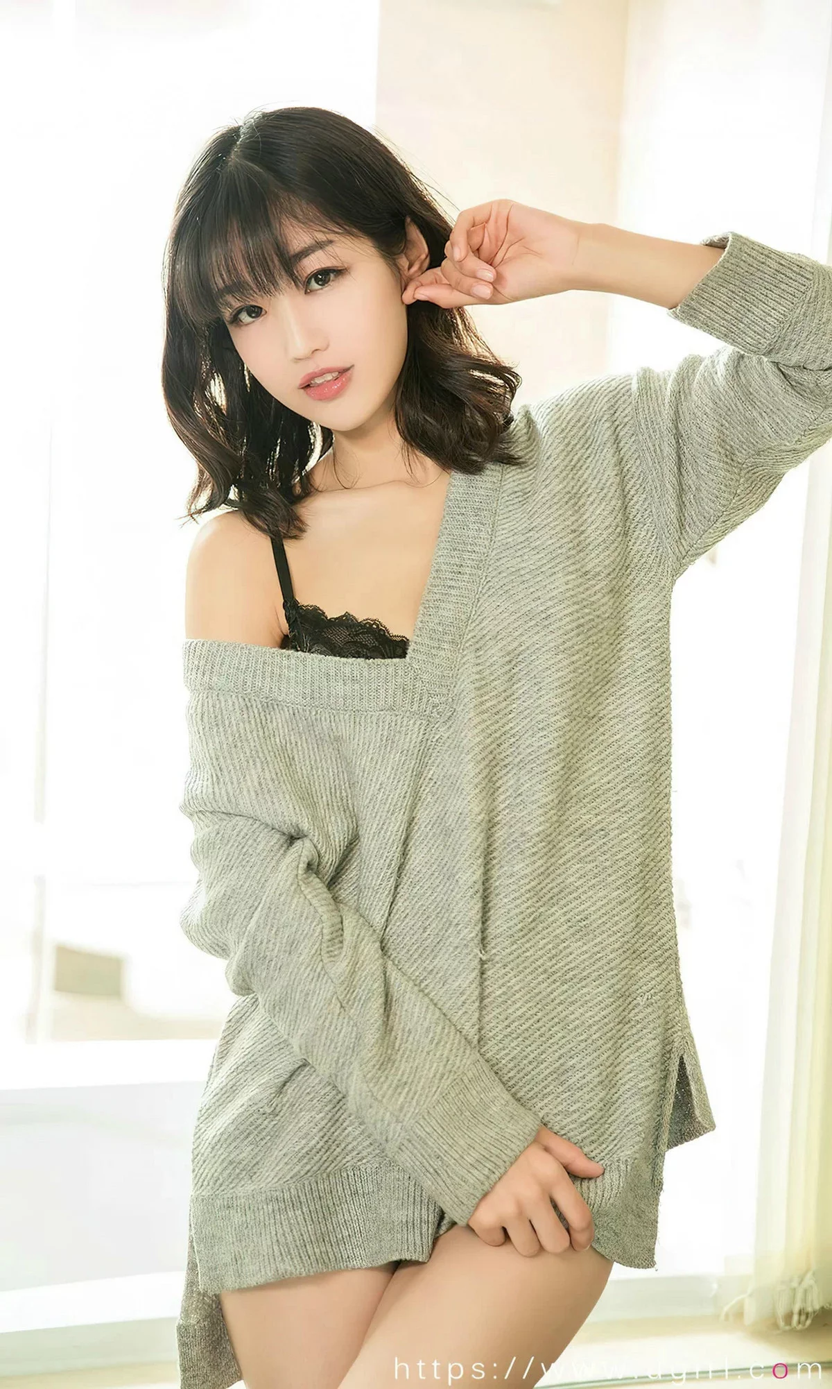 [Ugirls爱尤物]No.2742_模特小文私房性感针织毛衣半脱露黑色蕾丝内衣迷人诱惑写真35P