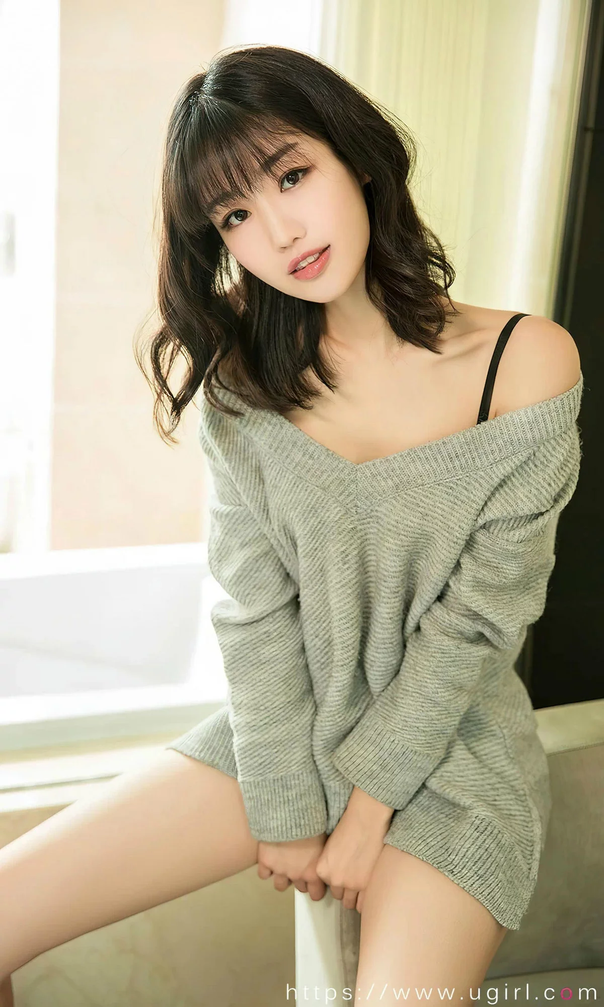 [Ugirls爱尤物]No.2742_模特小文私房性感针织毛衣半脱露黑色蕾丝内衣迷人诱惑写真35P